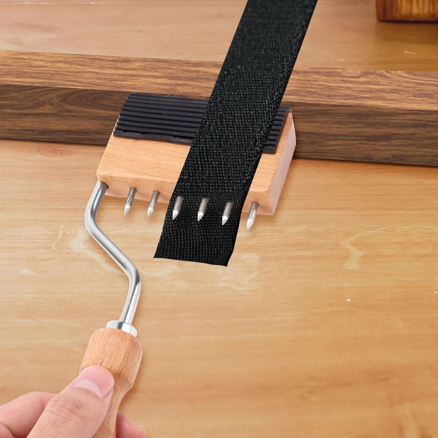 Webbing Stretcher Tool, Wood Handle Webbing Gooseneck Puller Stretcher Practical Upholstery Tool Suitable for Leather Carpet Canvas Furniture Repair BST326H