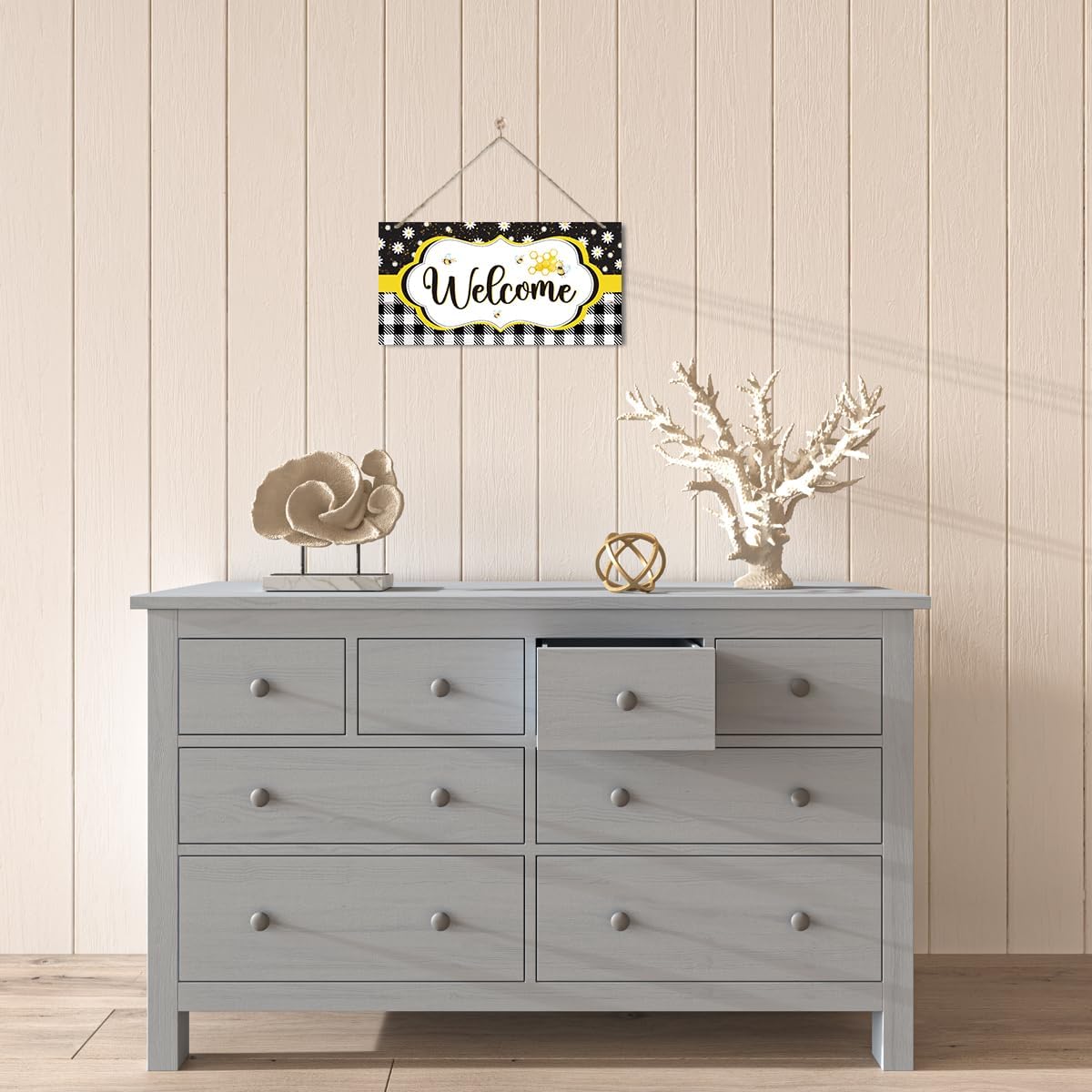 Daisy and Bee Welcome Sign, Rustic Daisy Summer Welcome Sign for Front Door, Farmhouse Home Porch Garden Yard Decor, Rustic Contemporary Farmhouse Wall Decor BST202
