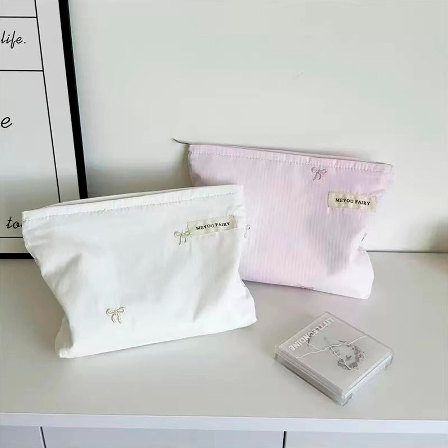 RSRSLEII Striped Makeup Bag for Women, White Cosmetic Bag with Bow, Travel Toiletry Cosmetic Bag with Zipper, Cute Women Aesthetic Organizer Storage Pouch, Girls Handbags Purses (06 White Stripe Bow) BST220