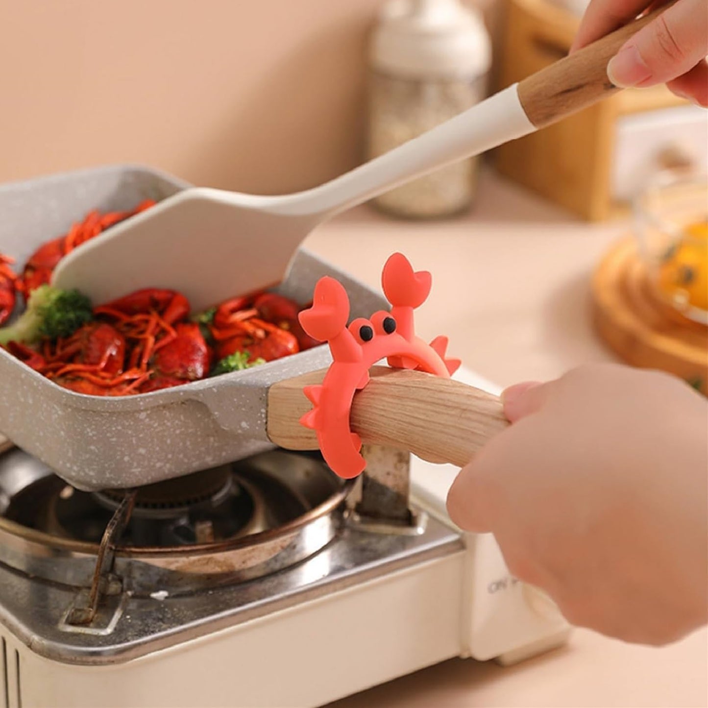 4 Pcs Crab Spatula Holder, Crab Spoon Holder for Pot, Crab Utensil Rest, Creative Crab Shaped Spatula Rack, Silicone Multifunctional Cute Crab Spatula Holder Anti-overflow Clip (Mixed Colors) BST220