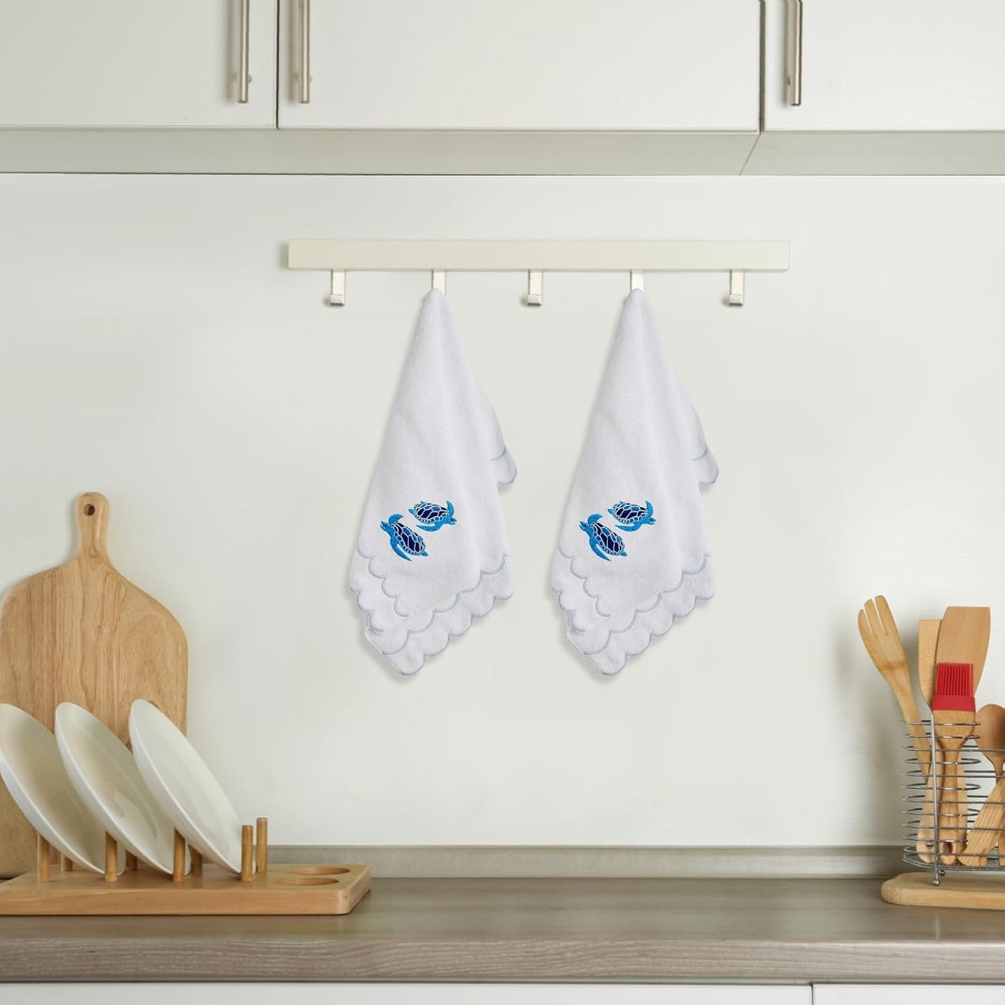 2 Pcs 100% Cotton Summer Hand Towels for Bathroom Scalloped Hand Towels 16 * 27 Inch Embroidered Decorative 600 GSM Soft Absorbent Bath Towel for Spa Yoga Hotel Sport (Blue) BST326H