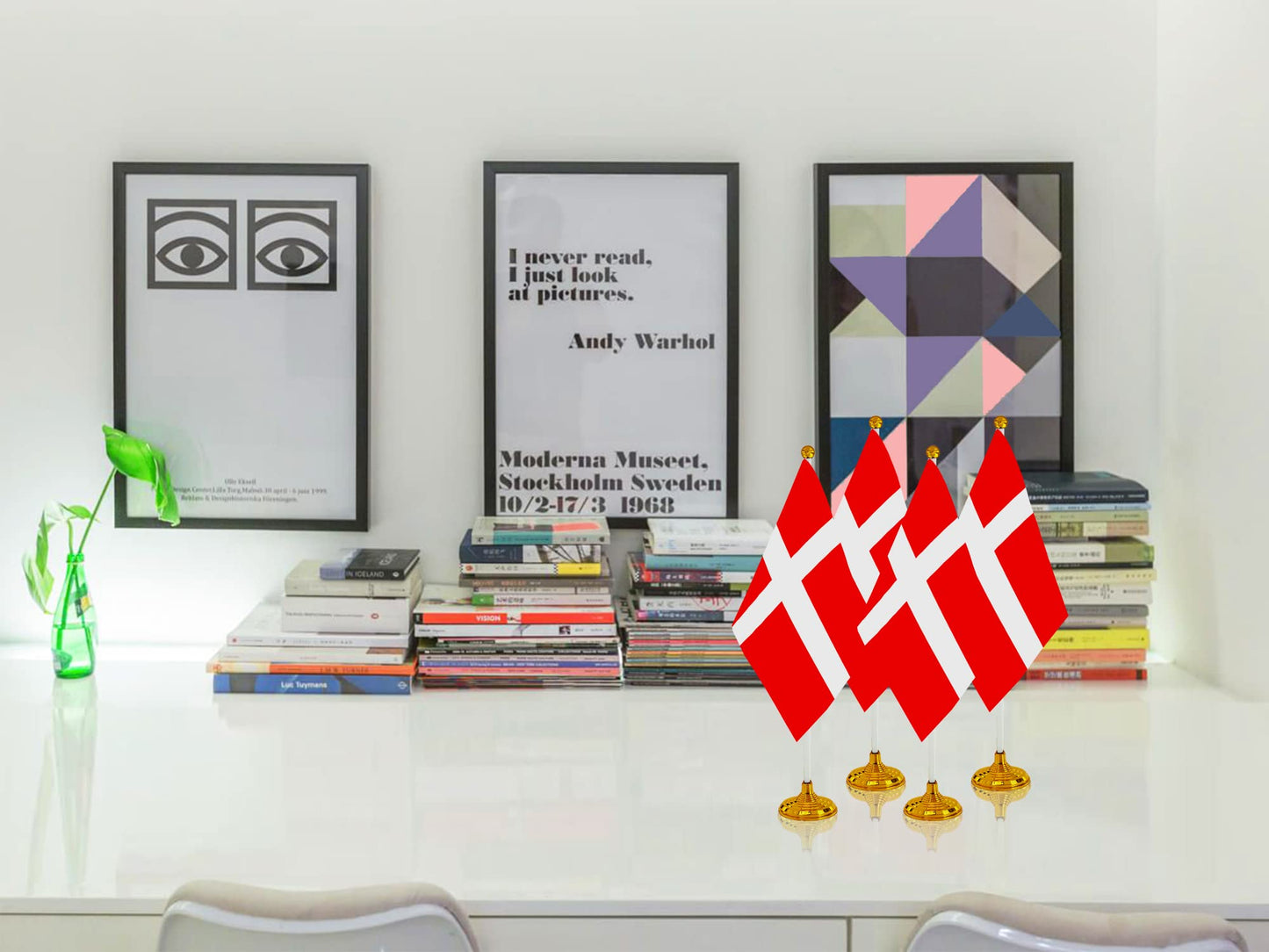 WXTWK 12 Pack Korea Flag Korean Desk Flag Small Mini Korean Table Flags With Stand Base,Home Office Festival Events Celebration Decorations BST202