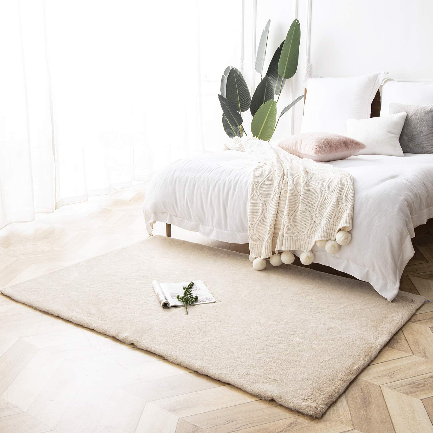 Ashler Faux Fur Rug, Ultra Soft Faux Rabbit Fur, Beige Area Rugs, 3 x 3 Feet Round, Machine Washable Nursery Decor Throw Rugs for Bedroom, Kids Room, Living Room BST326H