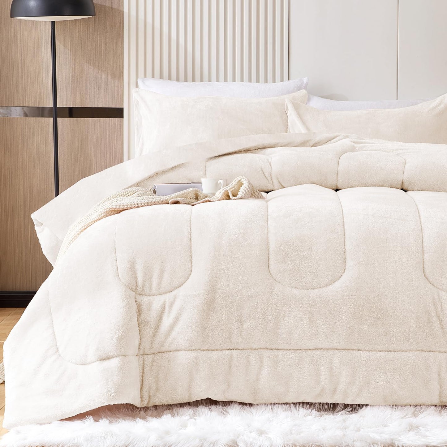 YIYEA Fluffy Queen Size Comforter Set, Luxury Faux Fur Comforter, Ultra Soft Plush Fuzzy Velvet Bedding Comforter Sets for Fall Winter, Cozy Warmth, No Shedding, 3PC, Queen, Light Grey BST326H
