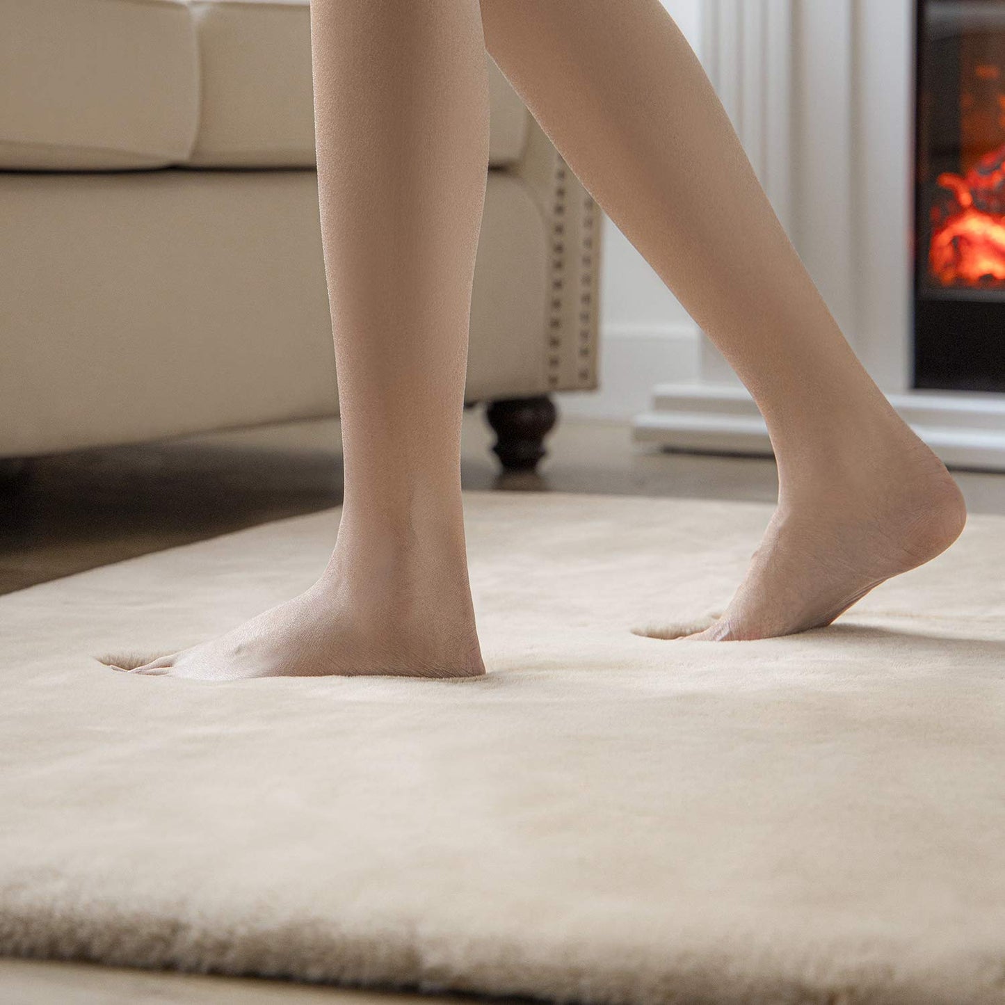 Ashler Faux Fur Rug, Ultra Soft Faux Rabbit Fur, Beige Area Rugs, 3 x 3 Feet Round, Machine Washable Nursery Decor Throw Rugs for Bedroom, Kids Room, Living Room BST326H