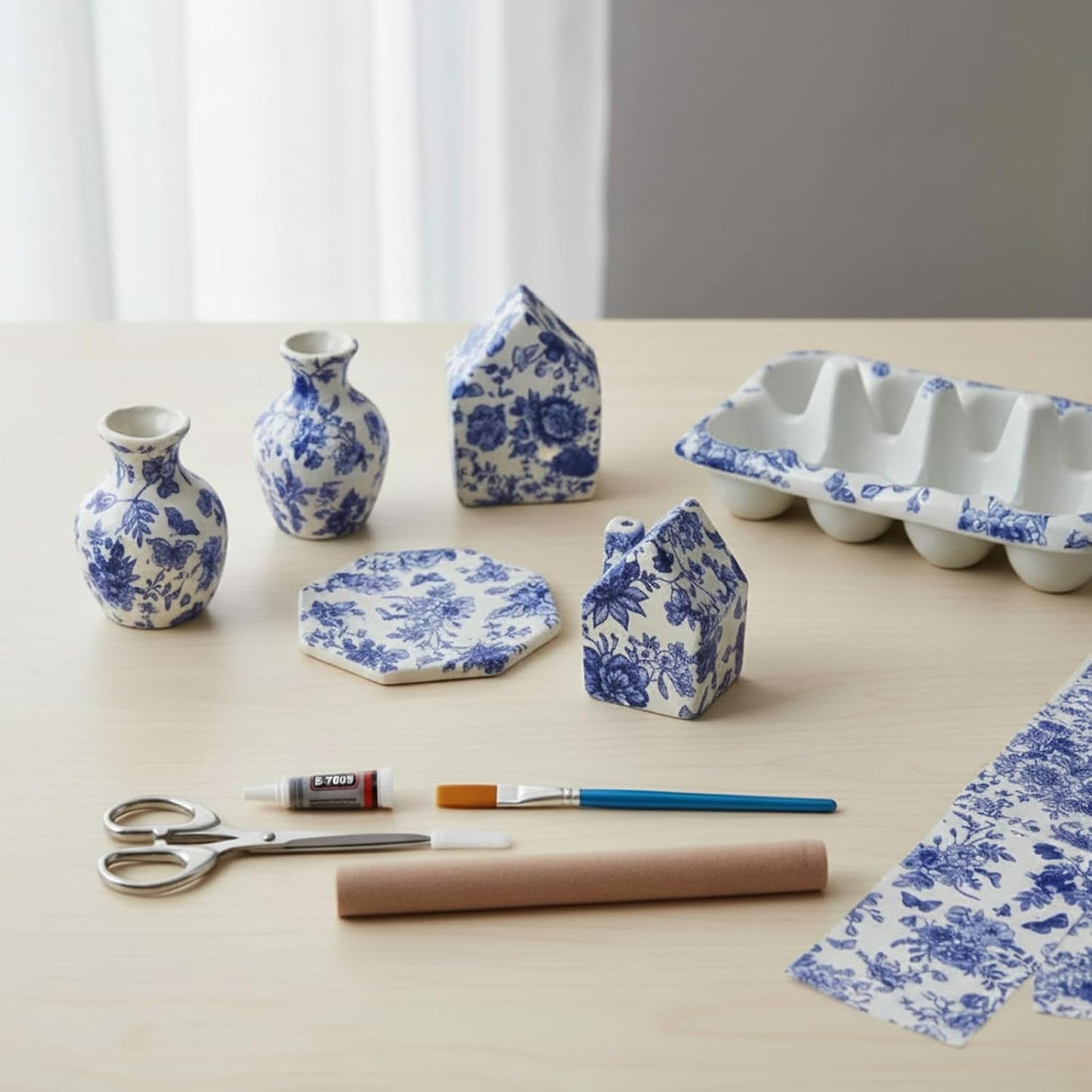 Jenaai 48 Pcs Chinoiserie Blue White Floral Clay DIY Kit, Clear Plastic Tray Craft Set Storage for Jewelry, Keys, Family Home Decor Gifts Include 40 Decoupage Napkins 2 Clear Tray 2 Clay BST220