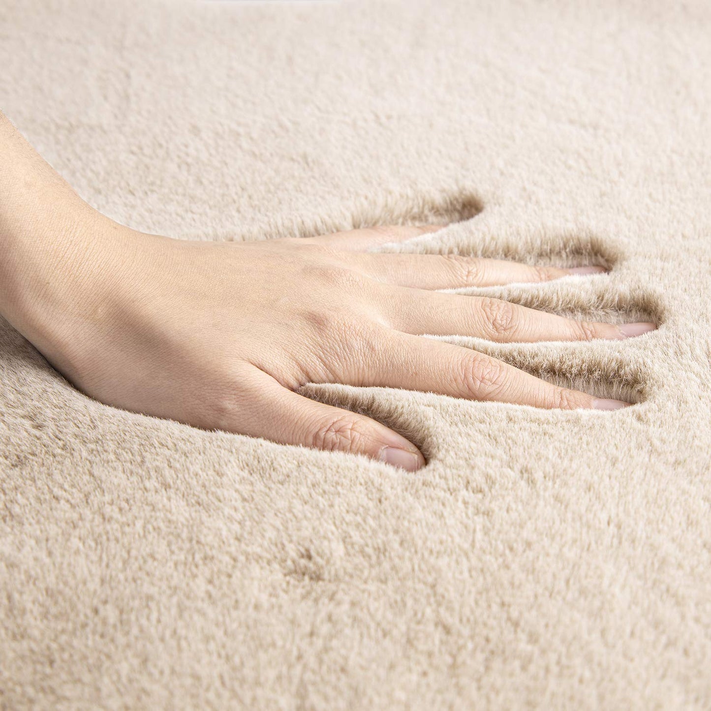 Ashler Faux Fur Rug, Ultra Soft Faux Rabbit Fur, Beige Area Rugs, 3 x 3 Feet Round, Machine Washable Nursery Decor Throw Rugs for Bedroom, Kids Room, Living Room BST326H