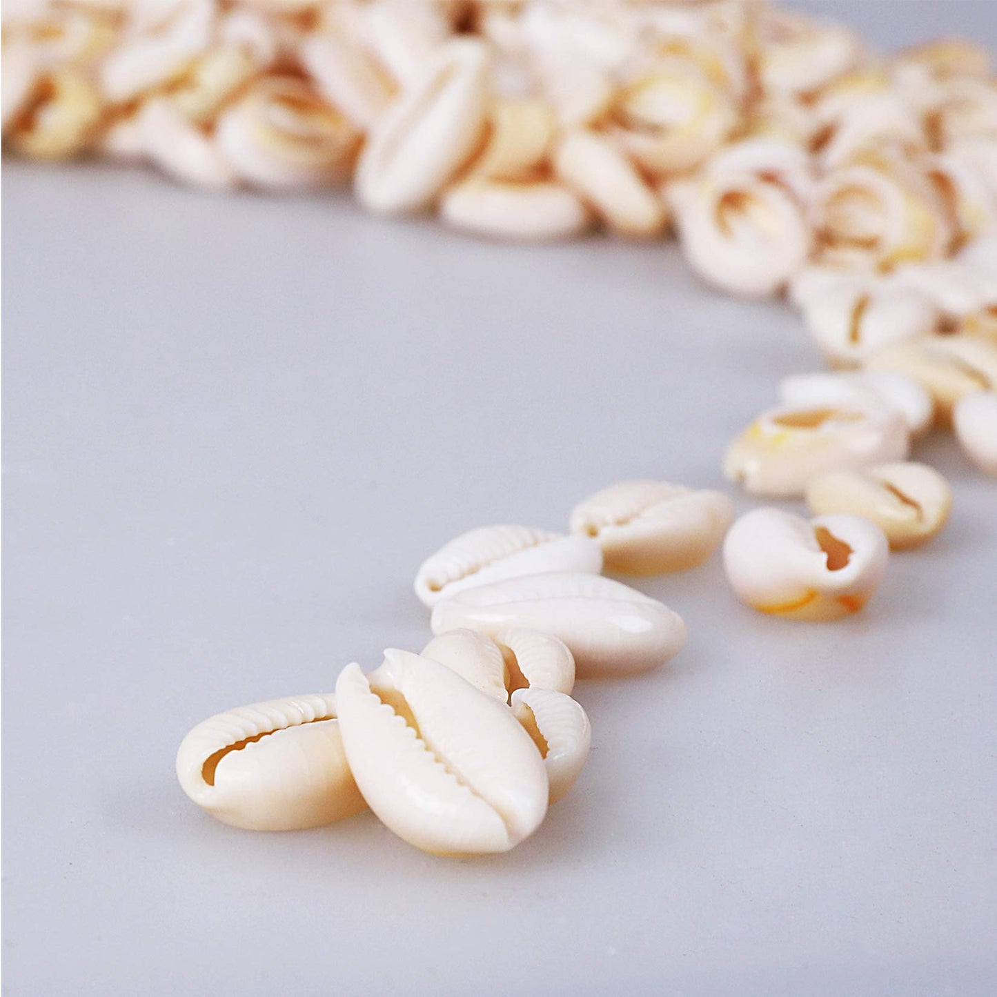 250 PCS Grey 0.71"-0.79"（18-20mm） Natural Strong Cowrie Shell Beads Smooth Cut Oval Seashells, Beach Seashells with Big Hole for DIY Craft Jewelry Making, Adorning Hair Locks and Braids BST220
