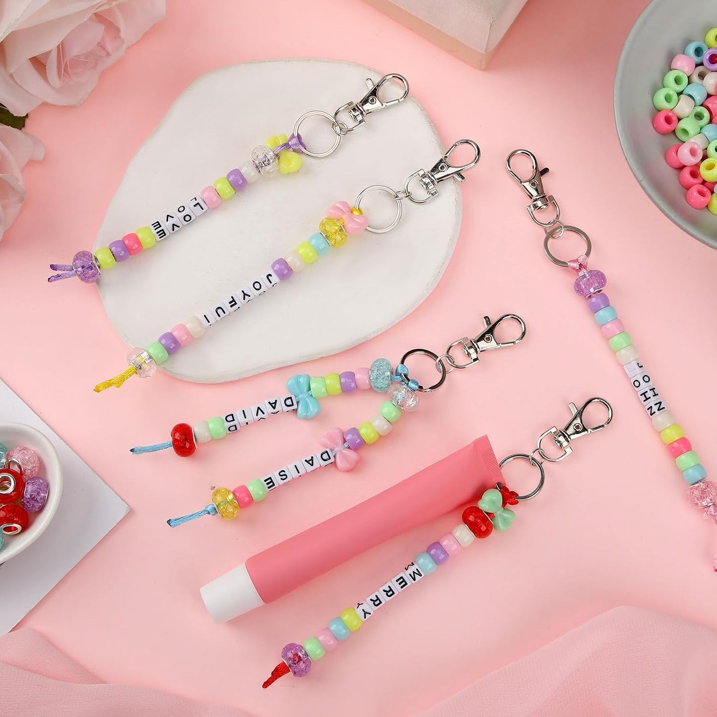 Nosiny 677 Pcs Lip Gloss keychain Making Kit Adjustable Letter Beads String Alphabet Bead Personalized Jewelry Key Ring Portable Holder Charm for DIY Lip Balm Crafts Women Party Accessories BST202