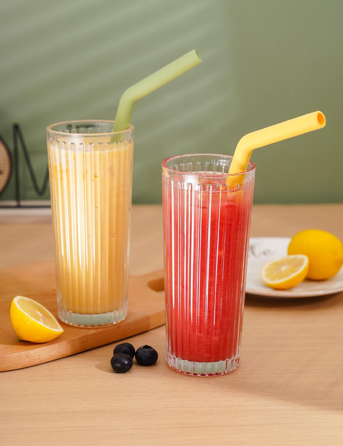 NiHome 18oz Ribbed Highball Glasses with Straws, Vintage Fluted Glasses | 2-Pack Ribbed Glasses, 18oz Large Capacity with 2 Reusable Silicone Straws, Dishwasher-Safe, for Bubble Tea, Smoothies BST326H