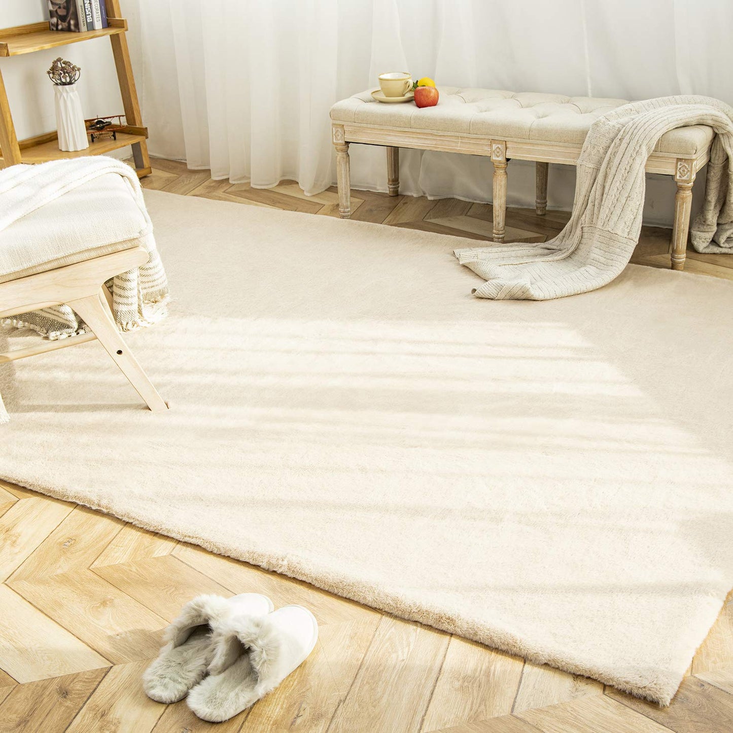 Ashler Faux Fur Rug, Ultra Soft Faux Rabbit Fur, Beige Area Rugs, 3 x 3 Feet Round, Machine Washable Nursery Decor Throw Rugs for Bedroom, Kids Room, Living Room BST326H