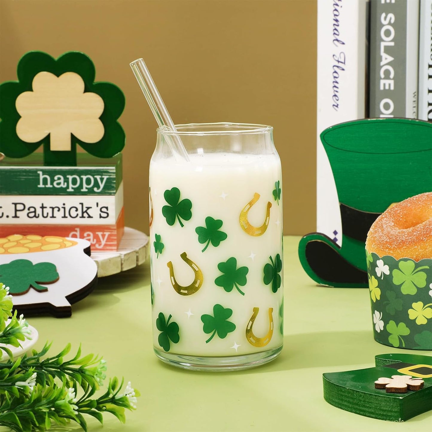 FYSUIMU 2 Pack St. Patrick's Day Drinking Glasses Gold Foil Shamrock Horseshoe Drinking Glasses 16oz Irish Lucky Clover Glass Cup with Lids and Straw for Cocktails Whiskey Beer Soda WN420