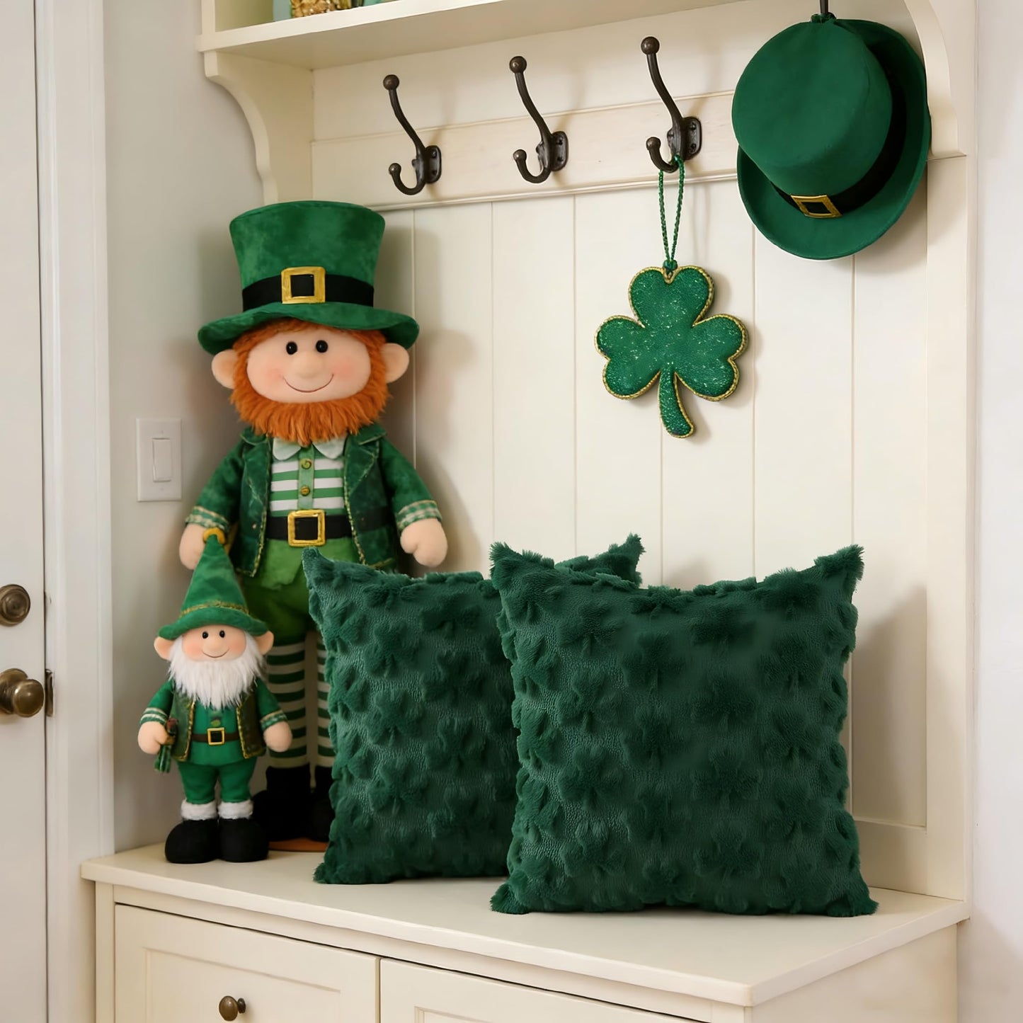 GONOSEED 【3Sizes】 2 Pack 18"*18" St Patricks Day Pillow Covers St Patricks Day Decorations Green Shamrock Soft Plush Faux Fur Jacquard Throw Pillows for Bedroom Sofa Holiday Festivals Home Decor