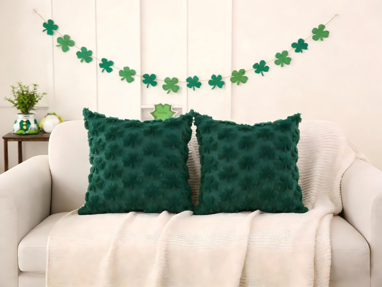 GONOSEED 【3Sizes】 2 Pack 18"*18" St Patricks Day Pillow Covers St Patricks Day Decorations Green Shamrock Soft Plush Faux Fur Jacquard Throw Pillows for Bedroom Sofa Holiday Festivals Home Decor
