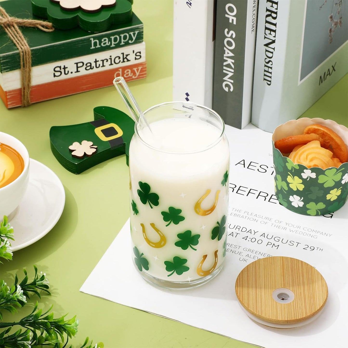 FYSUIMU 2 Pack St. Patrick's Day Drinking Glasses Gold Foil Shamrock Horseshoe Drinking Glasses 16oz Irish Lucky Clover Glass Cup with Lids and Straw for Cocktails Whiskey Beer Soda WN420