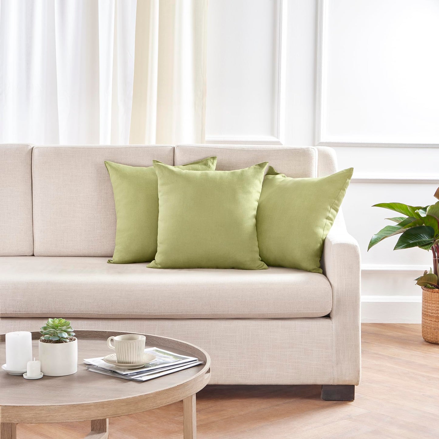 Solino Home 100% Pure Linen Pillow Cover Moss Green, Montauk 20 x 20 in | Cushion Sham a soft cushion cover for sofas, beds, benches and reading nooks | textured handwoven linen | OEKO-TEX Certified BST326SOLH