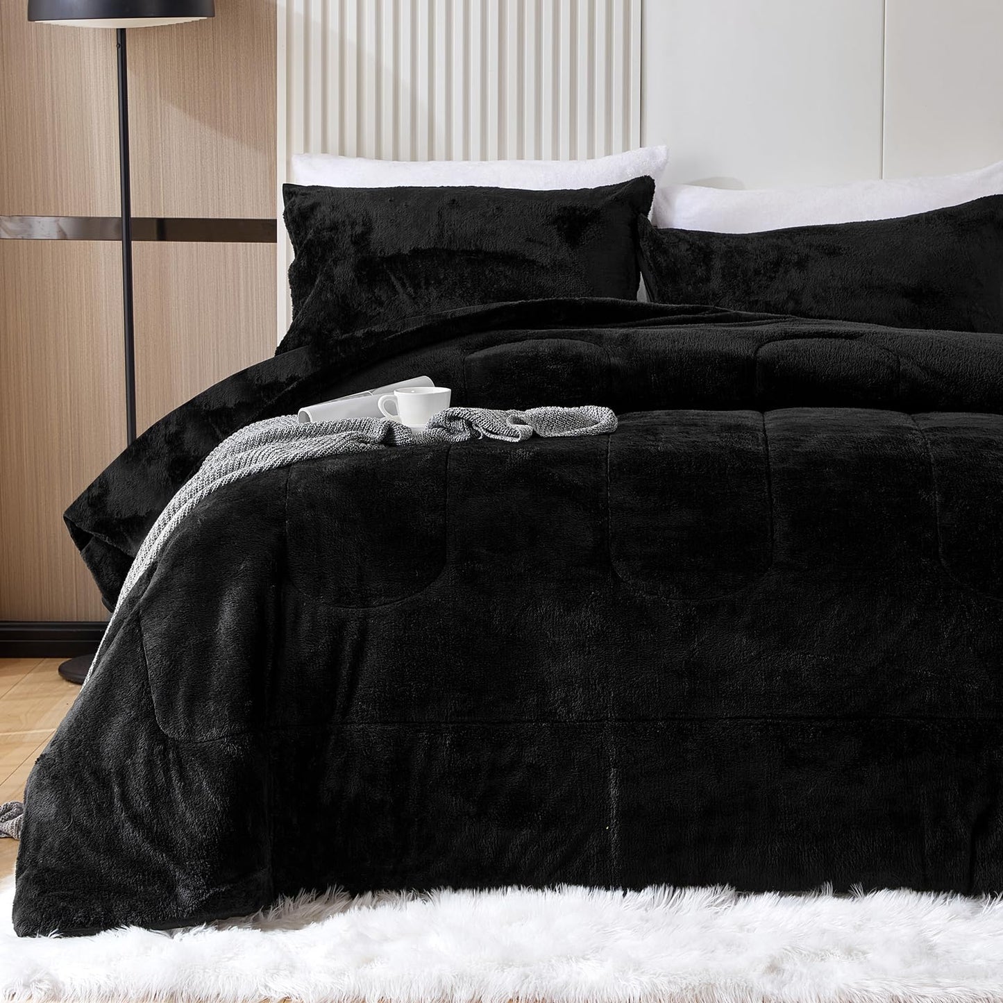 YIYEA Fluffy Queen Size Comforter Set, Luxury Faux Fur Comforter, Ultra Soft Plush Fuzzy Velvet Bedding Comforter Sets for Fall Winter, Cozy Warmth, No Shedding, 3PC, Queen, Light Grey BST326H