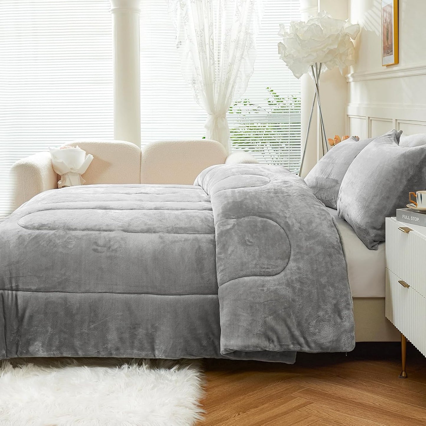 YIYEA Fluffy Queen Size Comforter Set, Luxury Faux Fur Comforter, Ultra Soft Plush Fuzzy Velvet Bedding Comforter Sets for Fall Winter, Cozy Warmth, No Shedding, 3PC, Queen, Light Grey BST326H