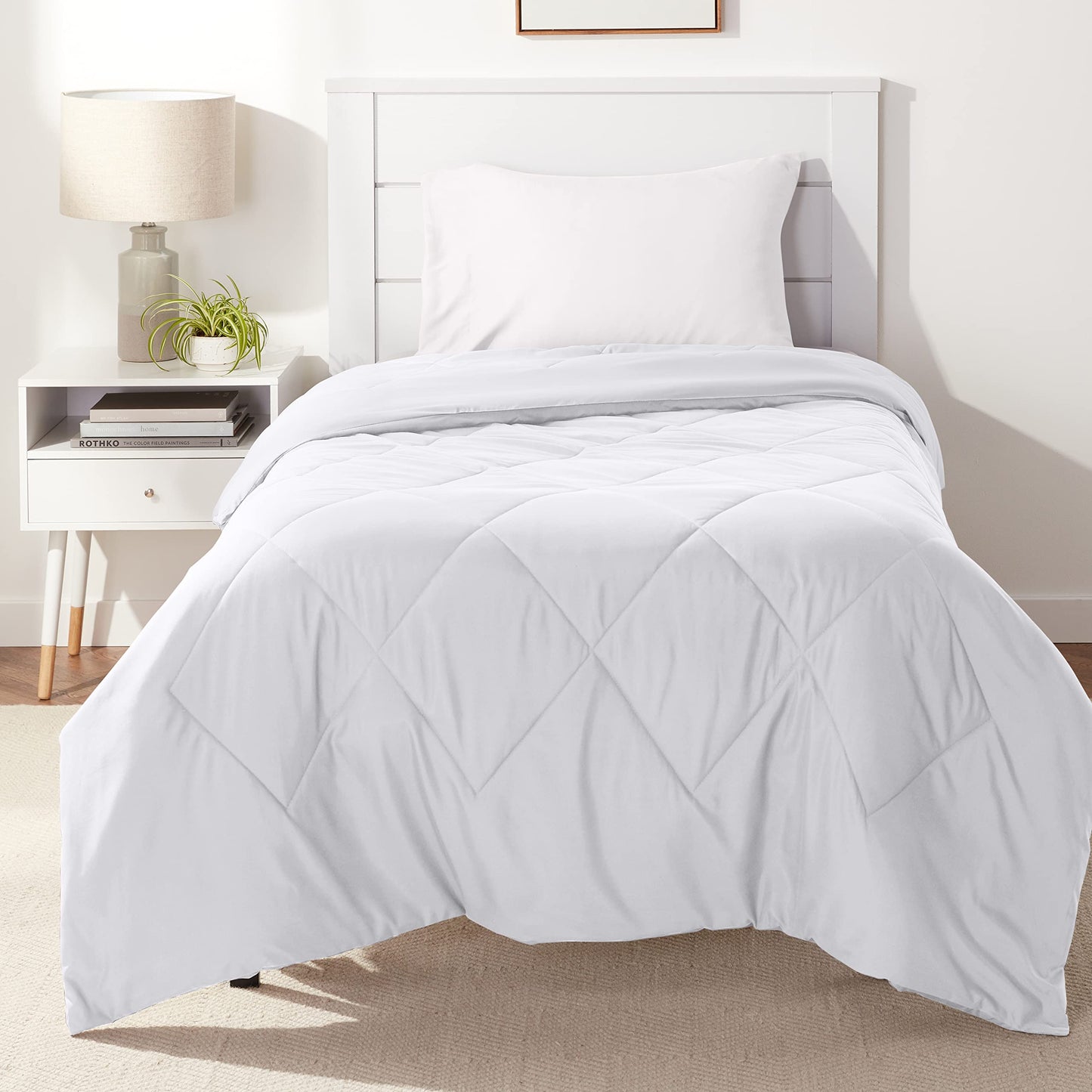 Amazon Basics Comforter Blanket, Reversible, Lightweight Microfiber, Machine Washable, All Season, Full/Queen, Black/Grey