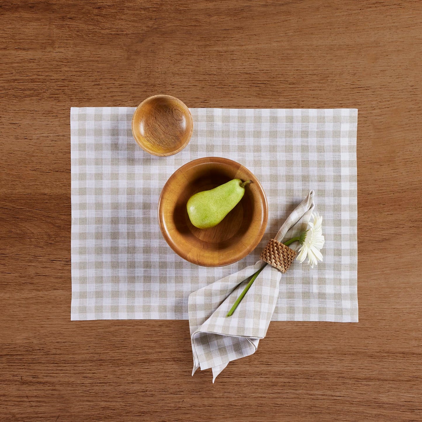 Solino Home 100% Linen Napkins Hydrangea Blue Check, 20 x 20 in, Set of 4 | Gingham Check Cloth Napkins for everyday meals, hosting and gifting; gingham checkered weave; Pure Linen; OEKO-TEX Certified BST326SOLH