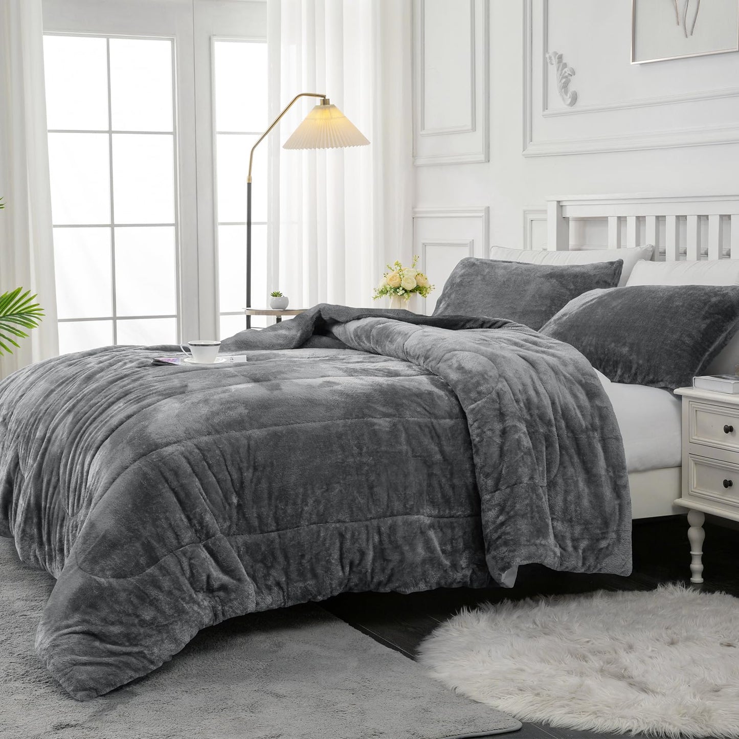 YIYEA Fluffy Queen Size Comforter Set, Luxury Faux Fur Comforter, Ultra Soft Plush Fuzzy Velvet Bedding Comforter Sets for Fall Winter, Cozy Warmth, No Shedding, 3PC, Queen, Light Grey BST326H
