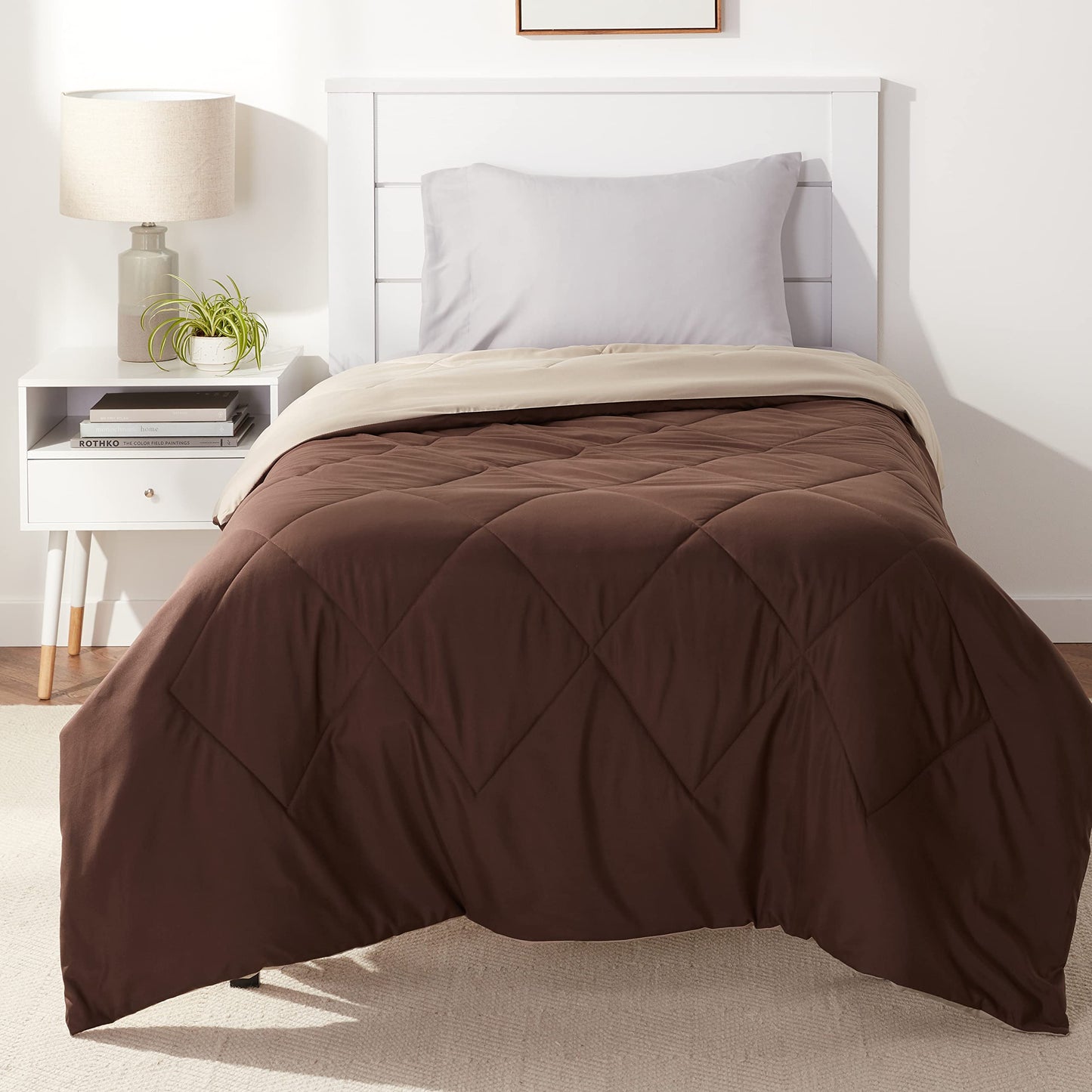 Amazon Basics Comforter Blanket, Reversible, Lightweight Microfiber, Machine Washable, All Season, Full/Queen, Black/Grey