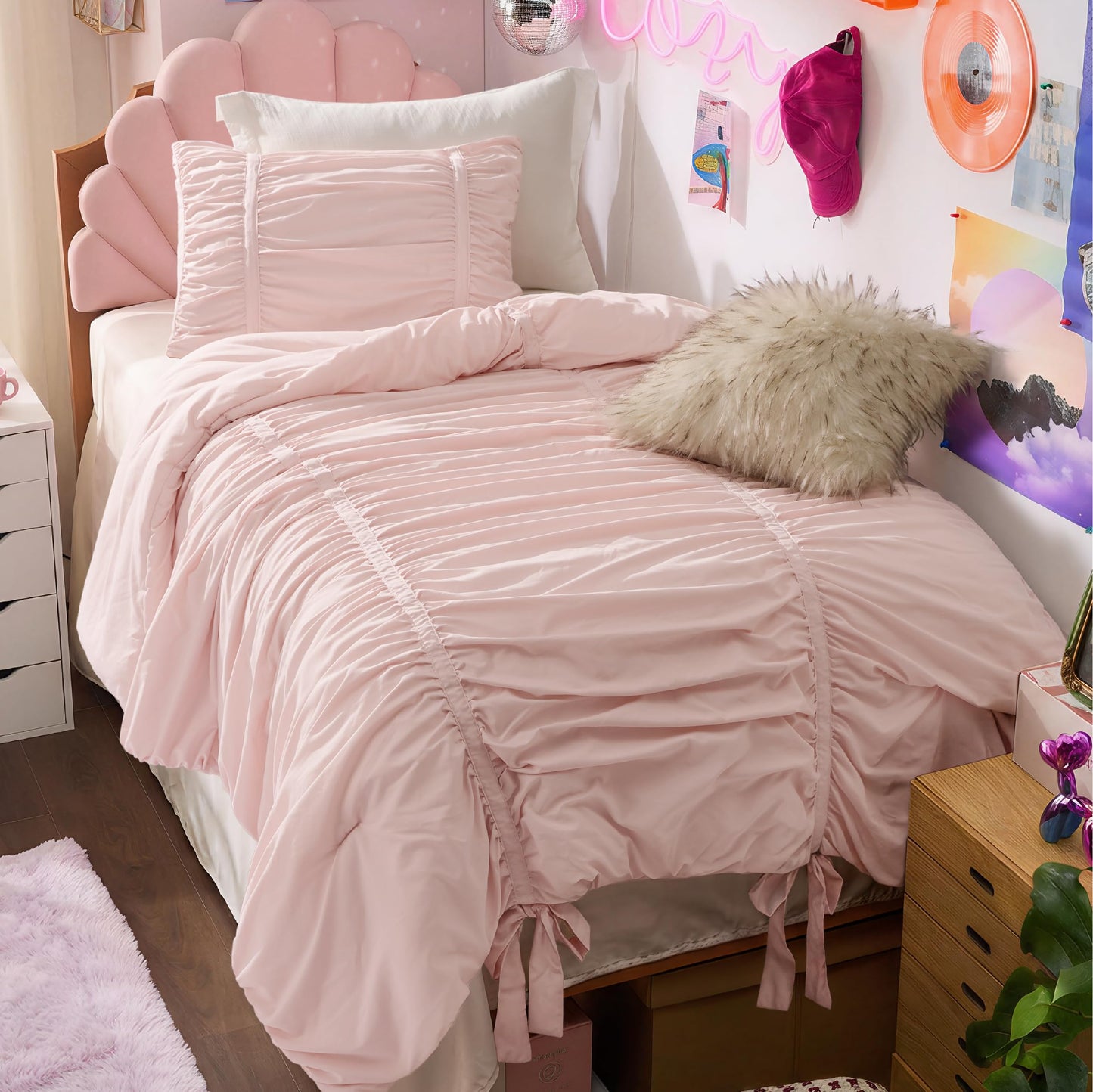 Bedsure Tufted Rose Pink King Comforter Set, GentleSoft™ 3 Pieces Bow Cute Bedding Pink Room Decor, Gifts for Girls Teens Women, All Seasons, 1 Bed Comforter, 2 Pillow Shams, 104x90 Inches DD1210