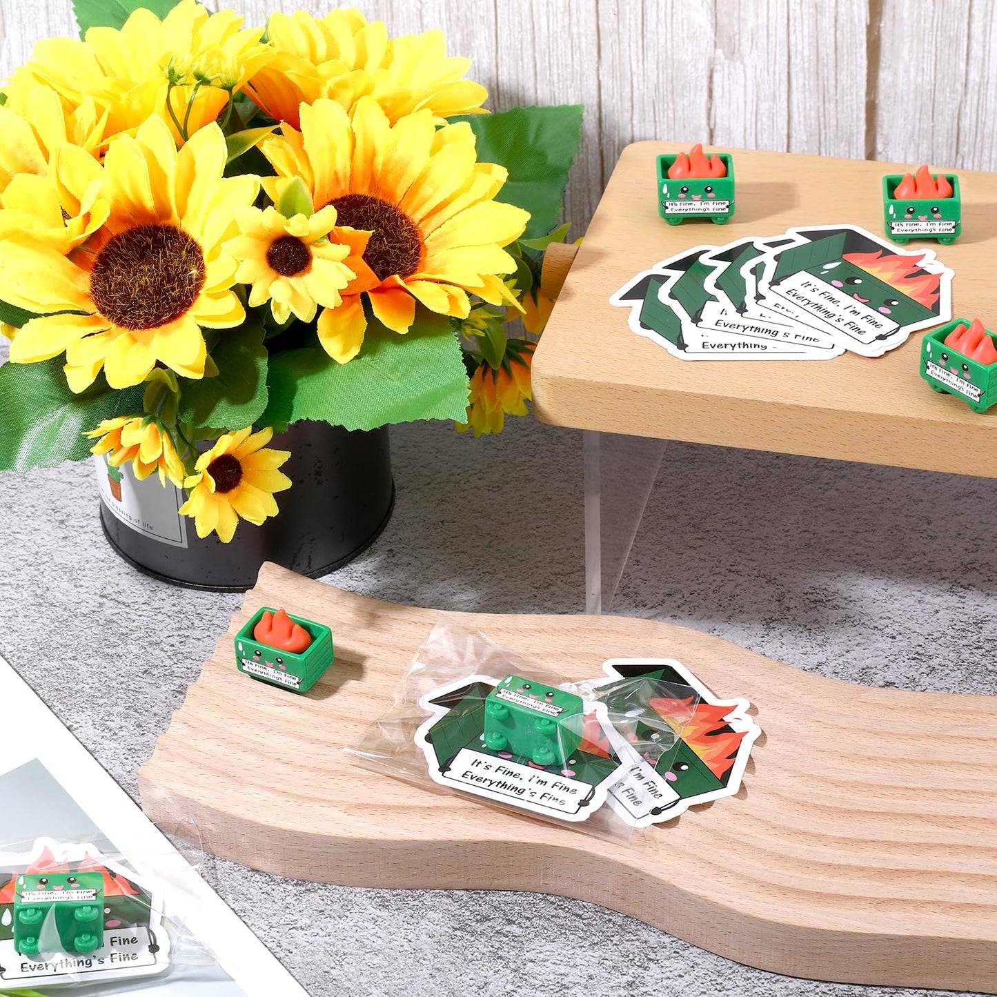 30 Set Dumpster Mini Dumpster Desk Accessories Ornament Employee Appreciation Gifts Resin Trash Shape Funny Office Gifts Fire Desk Decor for Support Graduation Teacher BST220