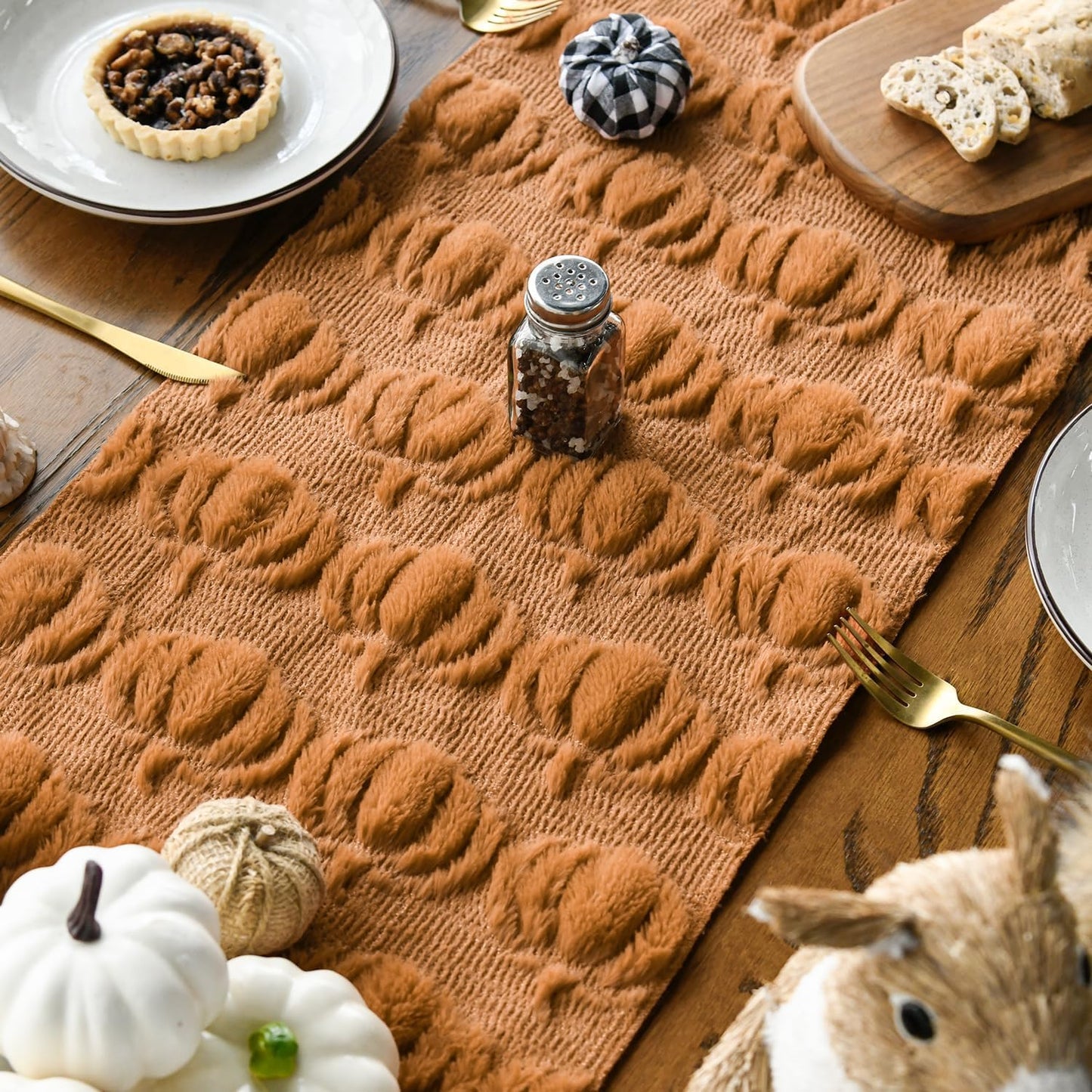 Halloween Pumpkin Table Runner Quilted Plush 3D Table Runners Fall Autumn Ivory Halloween Runners for Tables Kitchen Dining Decorations Party Supplies 13x37 Inch WN420