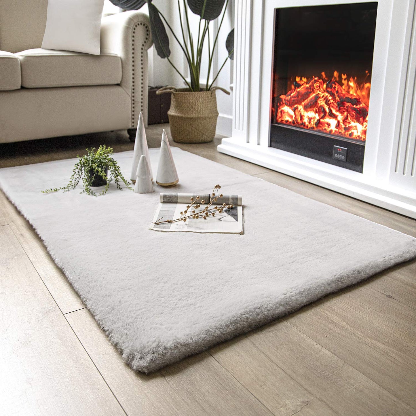 Ashler Faux Fur Rug, Ultra Soft Faux Rabbit Fur, Beige Area Rugs, 3 x 3 Feet Round, Machine Washable Nursery Decor Throw Rugs for Bedroom, Kids Room, Living Room BST326H
