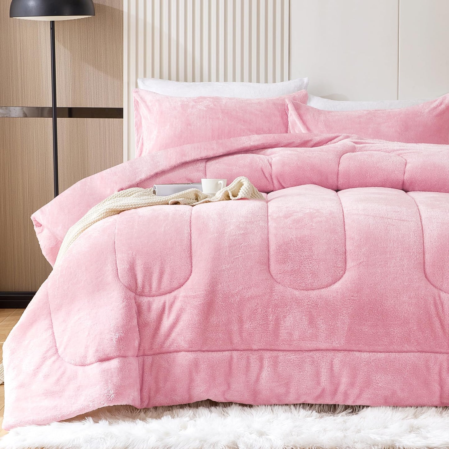 YIYEA Fluffy Queen Size Comforter Set, Luxury Faux Fur Comforter, Ultra Soft Plush Fuzzy Velvet Bedding Comforter Sets for Fall Winter, Cozy Warmth, No Shedding, 3PC, Queen, Light Grey BST326H