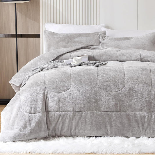 YIYEA Fluffy Queen Size Comforter Set, Luxury Faux Fur Comforter, Ultra Soft Plush Fuzzy Velvet Bedding Comforter Sets for Fall Winter, Cozy Warmth, No Shedding, 3PC, Queen, Light Grey BST326H