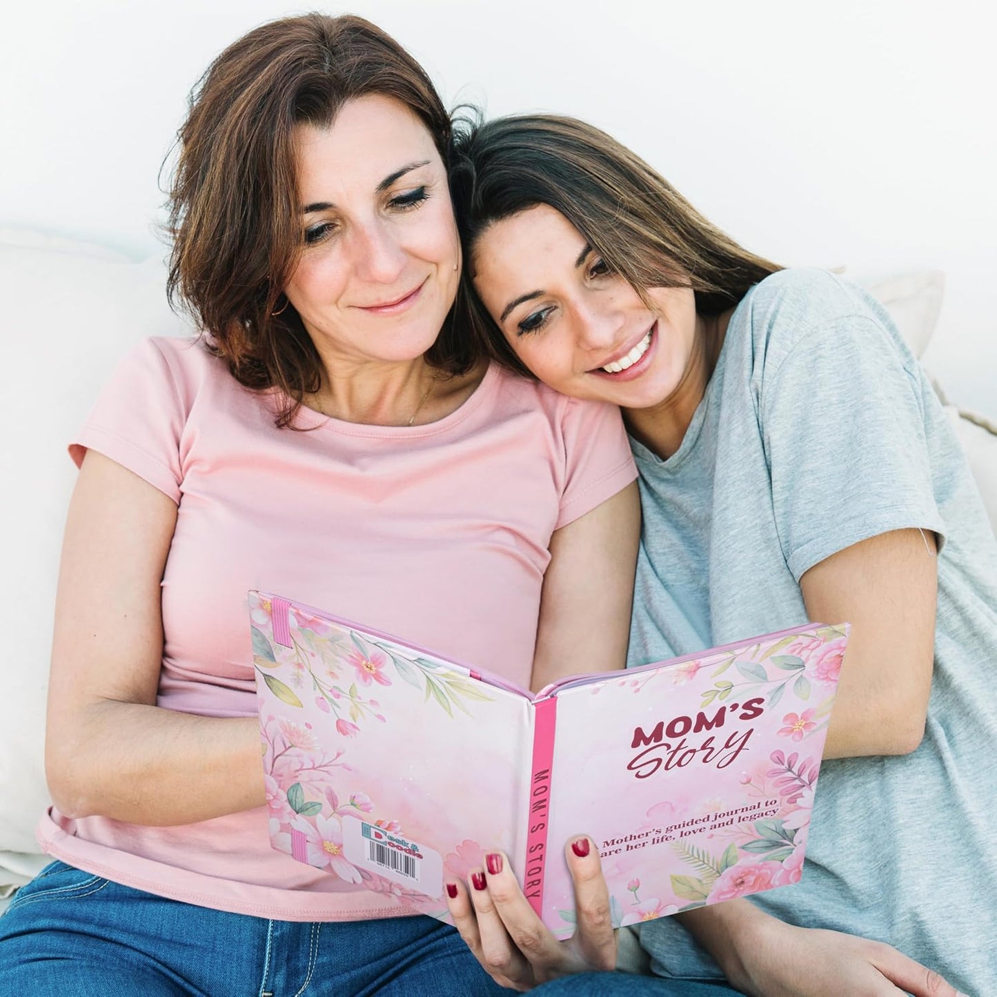 Mom, I Want To Hear Your Story Journal: Christmas Gifts For Moms Who Have Everything, Mom Book To Fill Out, Sentimental Birthday Gifts For Mother’s Day, Thanksgiving, From Son or Daughter WN420