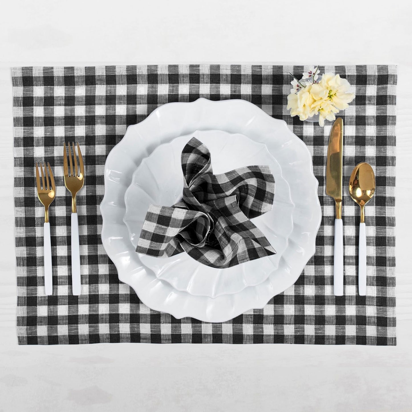 Solino Home 100% Linen Napkins Hydrangea Blue Check, 20 x 20 in, Set of 4 | Gingham Check Cloth Napkins for everyday meals, hosting and gifting; gingham checkered weave; Pure Linen; OEKO-TEX Certified BST326SOLH