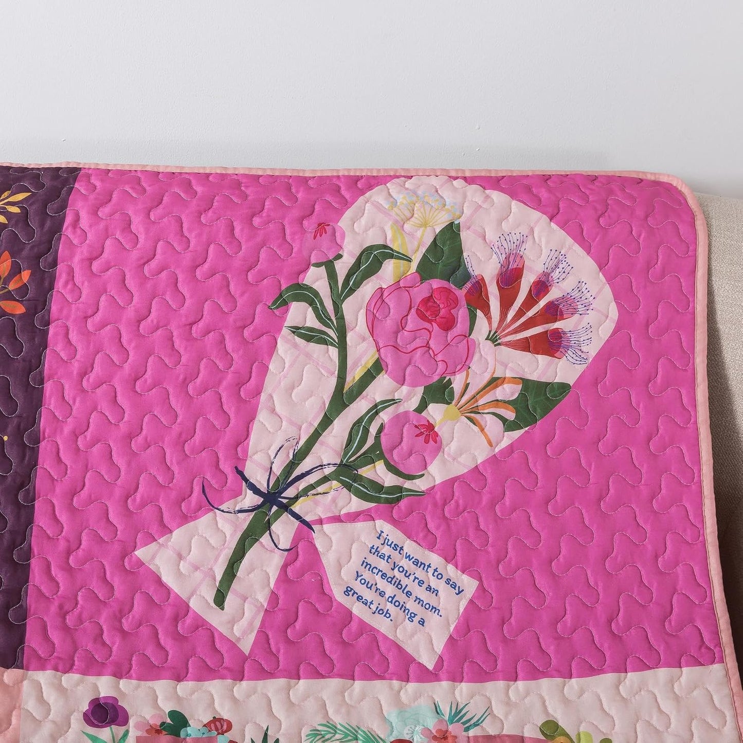 Soul & Lane - Best Mom Ever Quilted Throw Blanket, 50x60 | Cozy Mommy Lap Quilt from Son, Daughter or Kids, Warm I Love You Mom Blanket, Sweet Birthday Present Idea for Mothers WN420