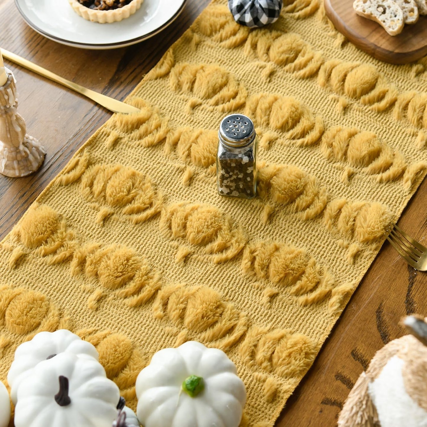 Halloween Pumpkin Table Runner Quilted Plush 3D Table Runners Fall Autumn Ivory Halloween Runners for Tables Kitchen Dining Decorations Party Supplies 13x37 Inch WN420