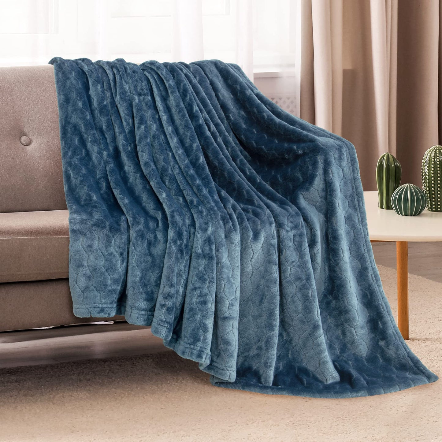 TOONOW Fleece Blanket Super Soft Cozy Throw Blanket 50" x 60", Lightweight Fuzzy Comfy Textured Flannel Blanket Warm Plush Throw Blankets for Couch, Sofa, Bed, Emerald WN420