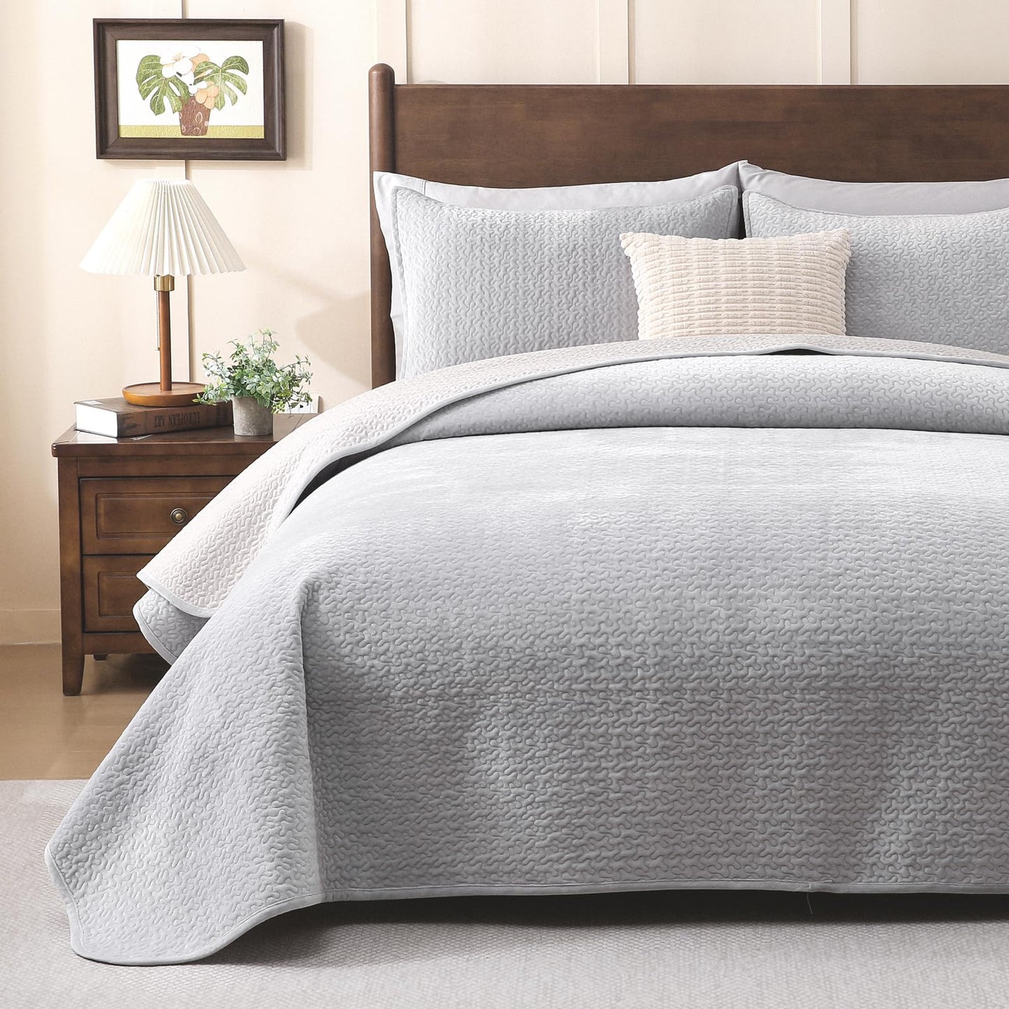 Velvet Quilt Set Queen Size - 3-Piece Lightweight Bedding, Soft Velvet Comforter, Oversized Bedspread Coverlet for All Season, Soft Gray BST326H