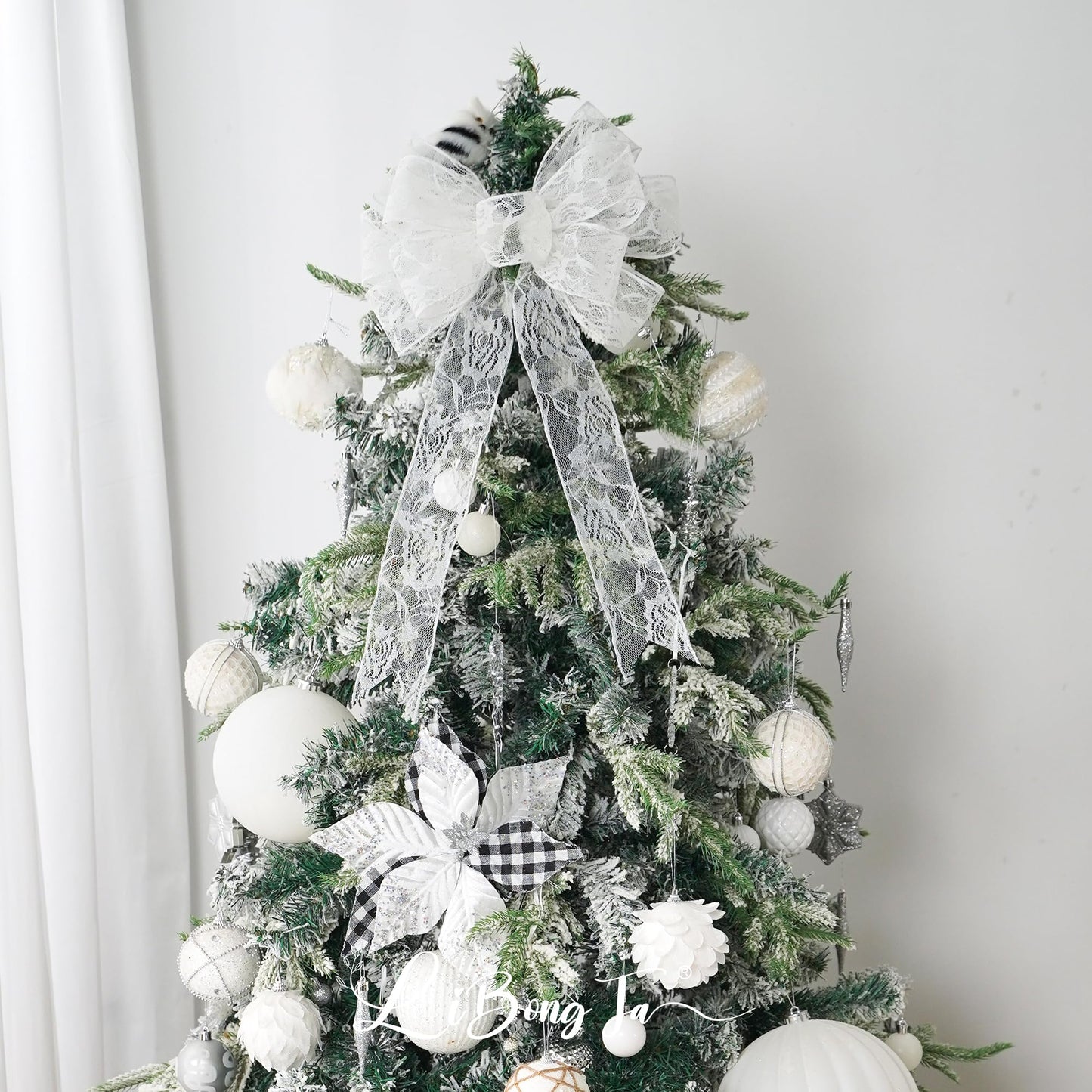 13" x 20'' White Lace Bows Wired Edge Valentine Tree Topper Bow, Glitter Bow Party Decorations, Premade Metallic Bows with Twist Tie, Large Gift Bow for Outdoor Wreath, Wedding-2 PCs BST220