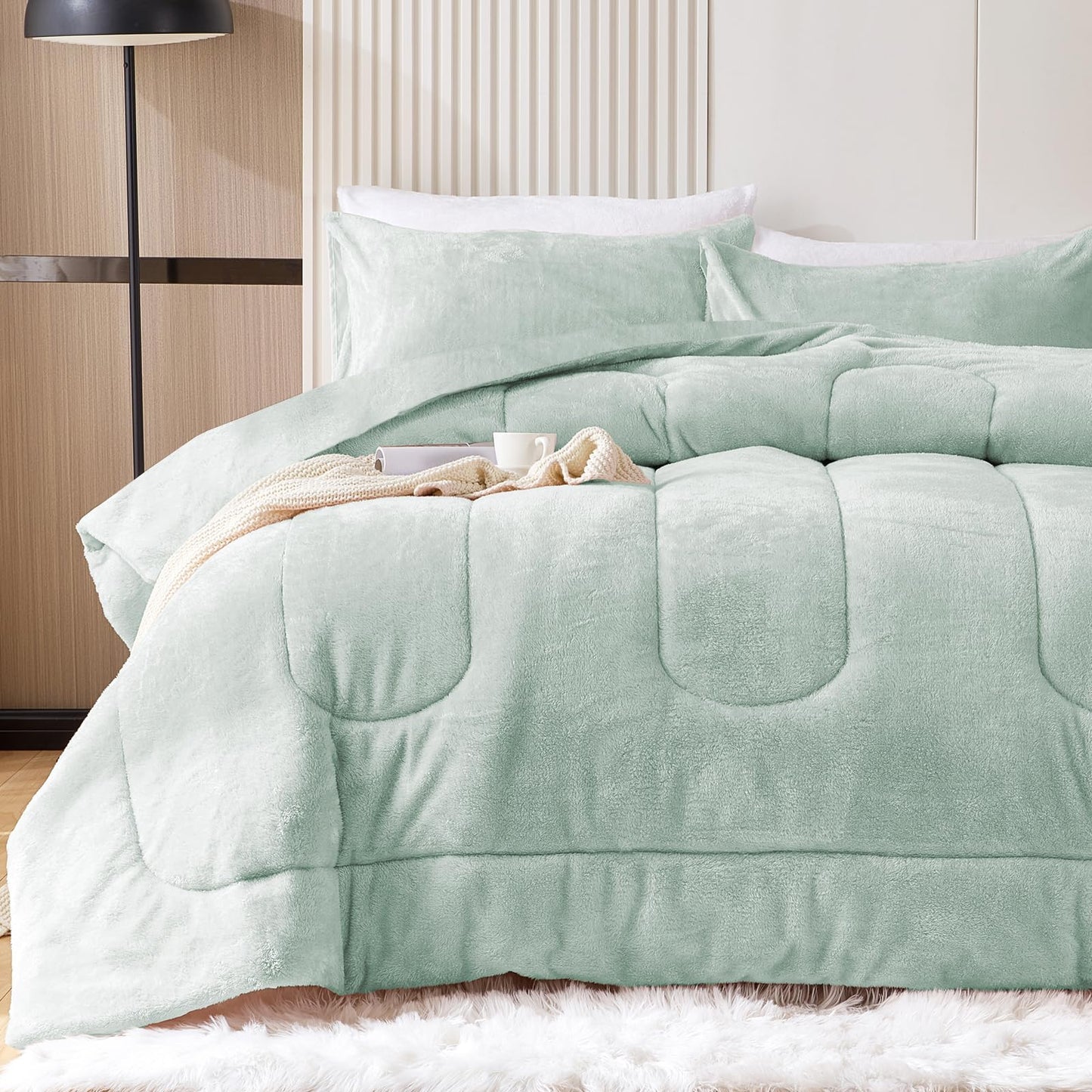 YIYEA Fluffy Queen Size Comforter Set, Luxury Faux Fur Comforter, Ultra Soft Plush Fuzzy Velvet Bedding Comforter Sets for Fall Winter, Cozy Warmth, No Shedding, 3PC, Queen, Light Grey BST326H
