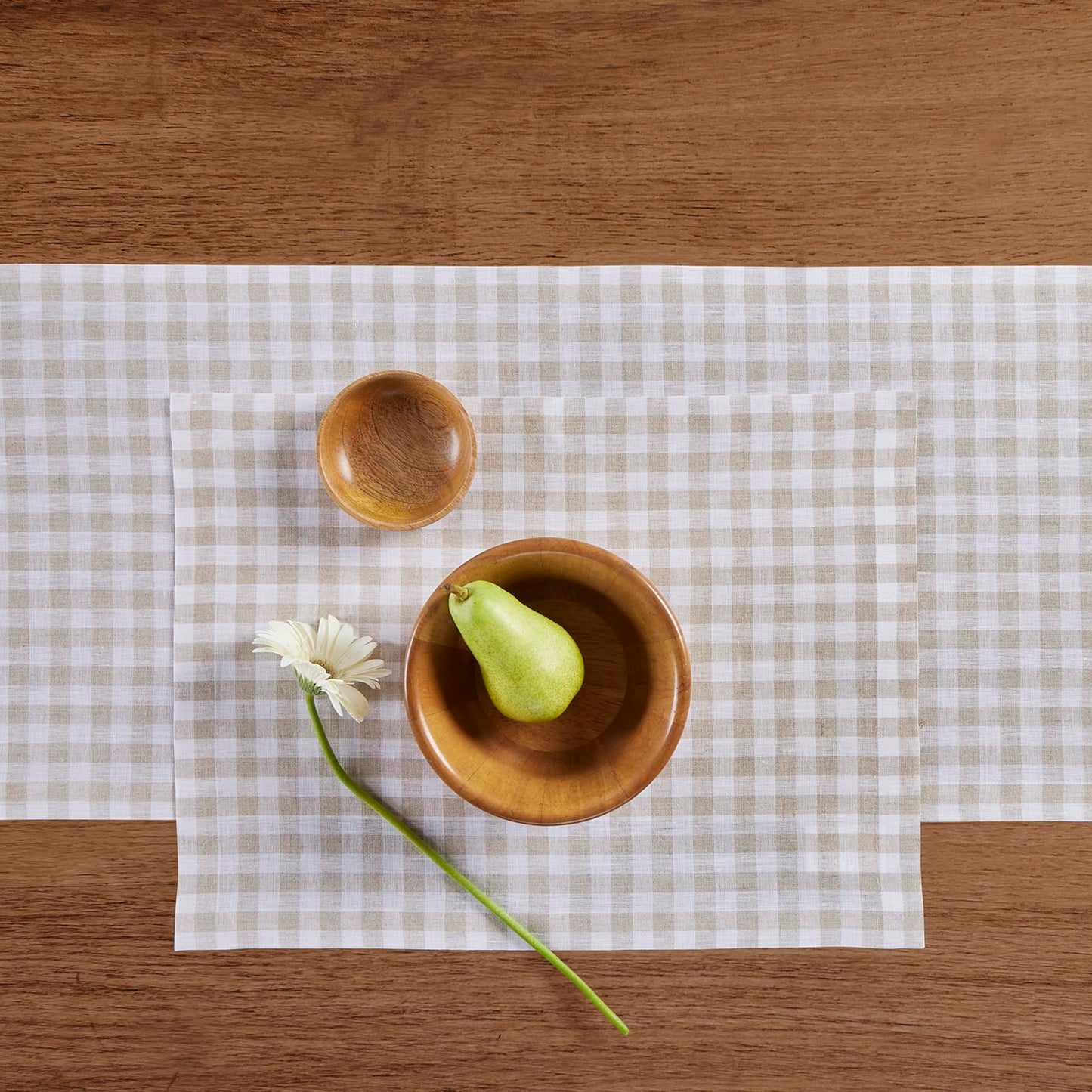 Solino Home 100% Linen Napkins Hydrangea Blue Check, 20 x 20 in, Set of 4 | Gingham Check Cloth Napkins for everyday meals, hosting and gifting; gingham checkered weave; Pure Linen; OEKO-TEX Certified BST326SOLH