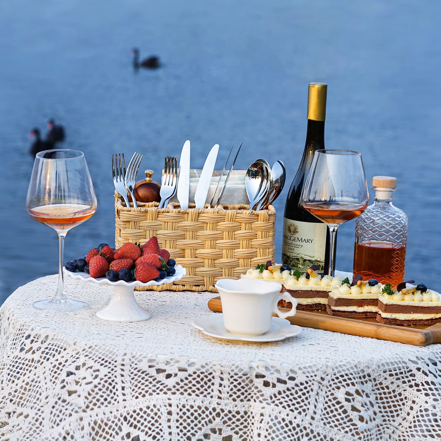 GRANNY SAYS Wicker Utensil Caddy - Picnic Basket with Handle, Organizer for Kitchen Table or Cabinet, Silverware Holder for Parties BST220
