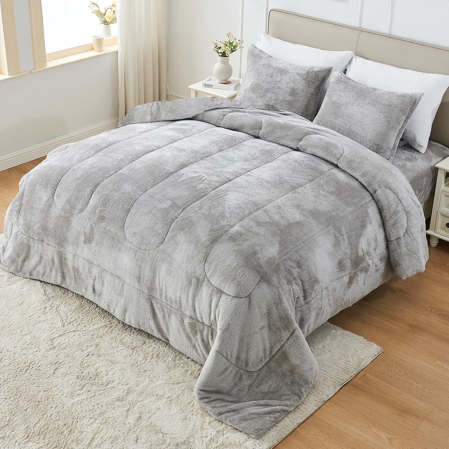 YIYEA Fluffy Queen Size Comforter Set, Luxury Faux Fur Comforter, Ultra Soft Plush Fuzzy Velvet Bedding Comforter Sets for Fall Winter, Cozy Warmth, No Shedding, 3PC, Queen, Light Grey BST326H