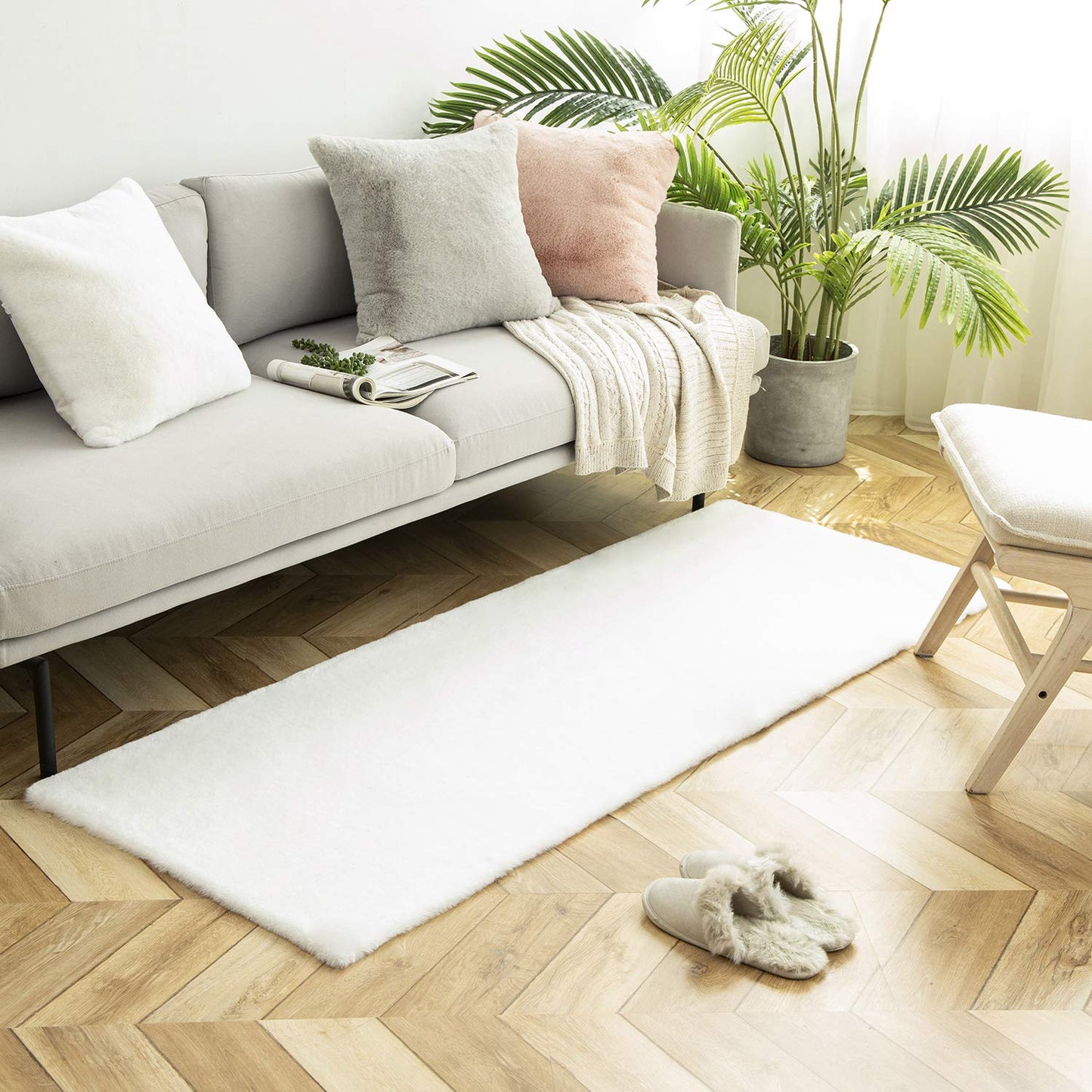 Ashler Faux Fur Rug, Ultra Soft Faux Rabbit Fur, Beige Area Rugs, 3 x 3 Feet Round, Machine Washable Nursery Decor Throw Rugs for Bedroom, Kids Room, Living Room BST326H