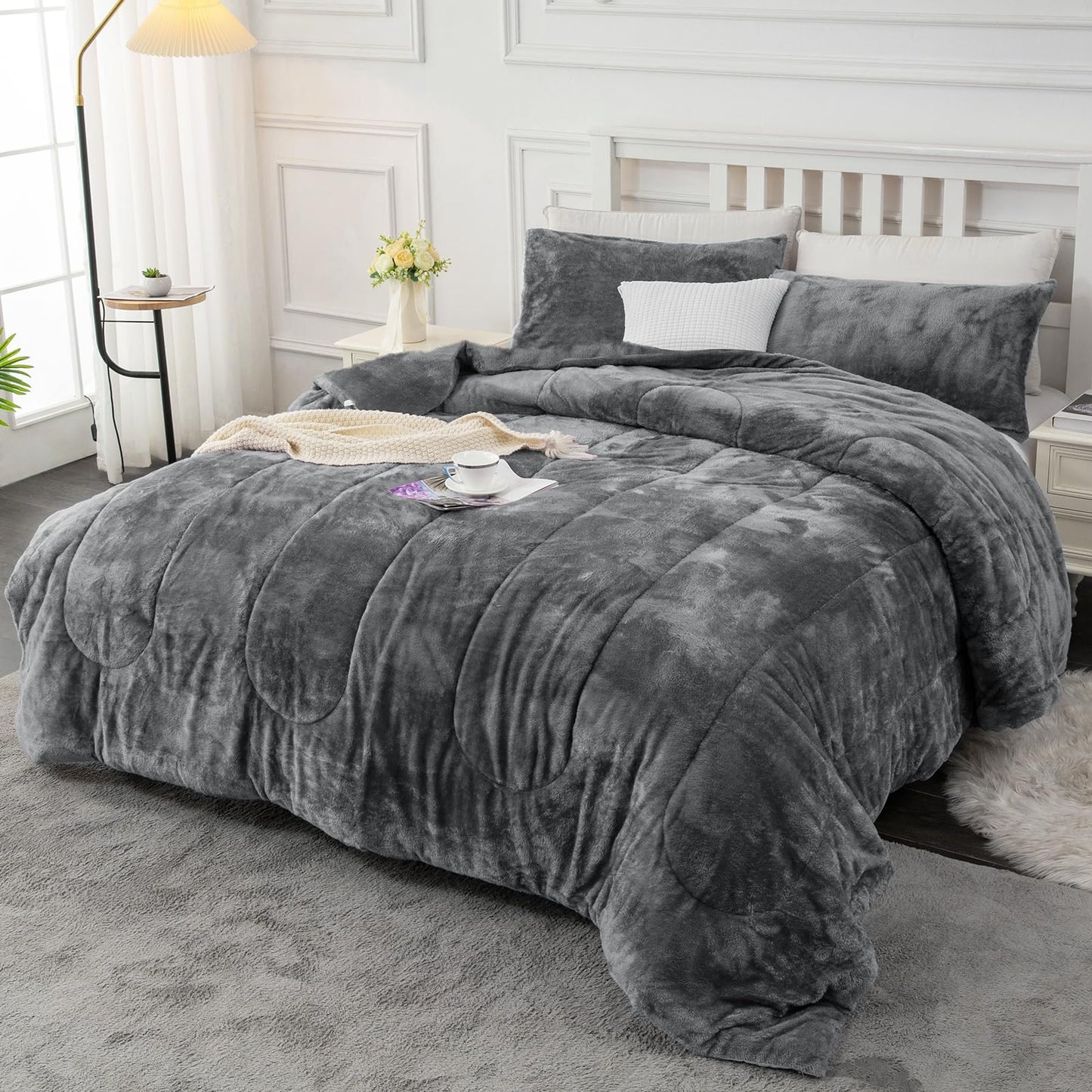YIYEA Fluffy Queen Size Comforter Set, Luxury Faux Fur Comforter, Ultra Soft Plush Fuzzy Velvet Bedding Comforter Sets for Fall Winter, Cozy Warmth, No Shedding, 3PC, Queen, Light Grey BST326H