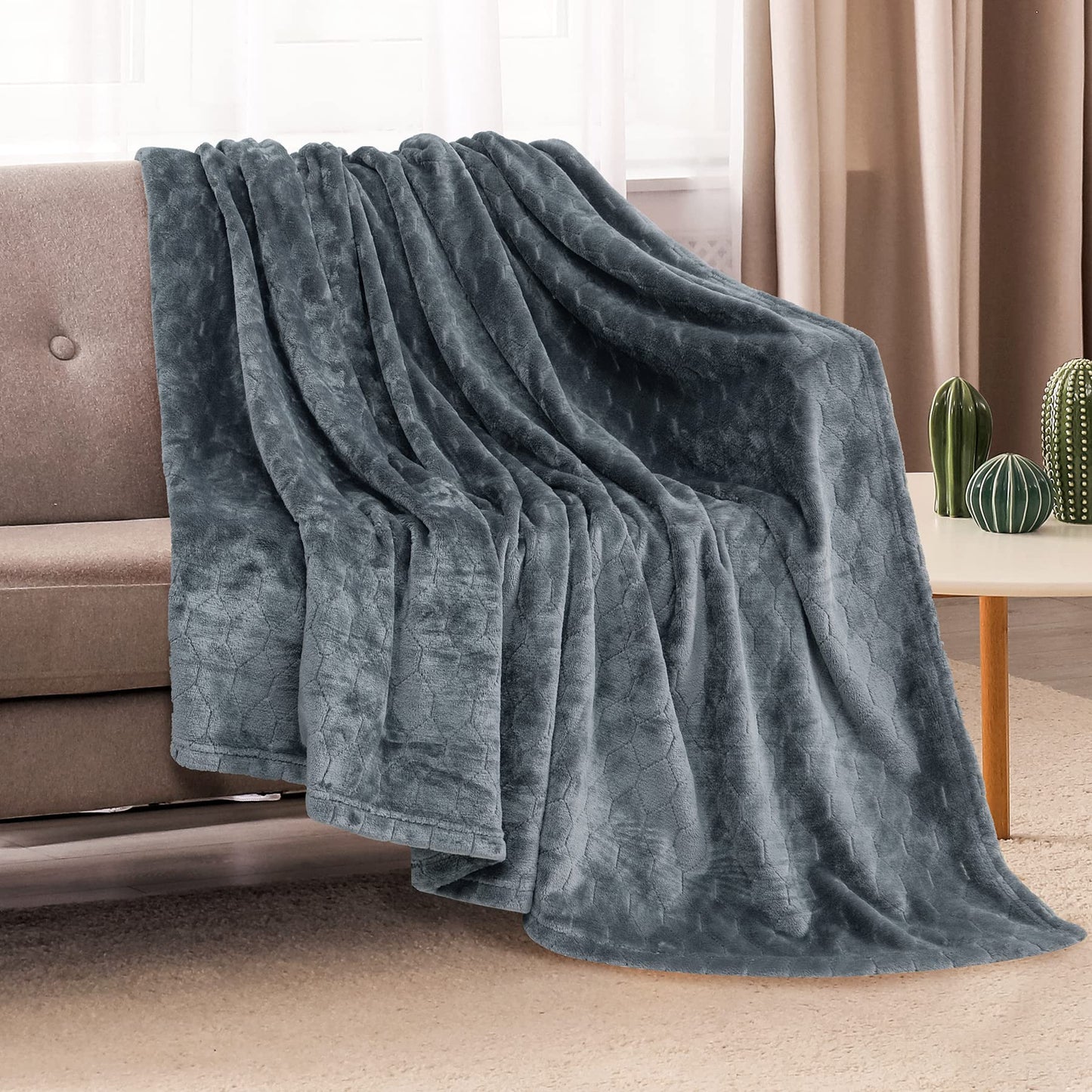 TOONOW Fleece Blanket Super Soft Cozy Throw Blanket 50" x 60", Lightweight Fuzzy Comfy Textured Flannel Blanket Warm Plush Throw Blankets for Couch, Sofa, Bed, Emerald WN420