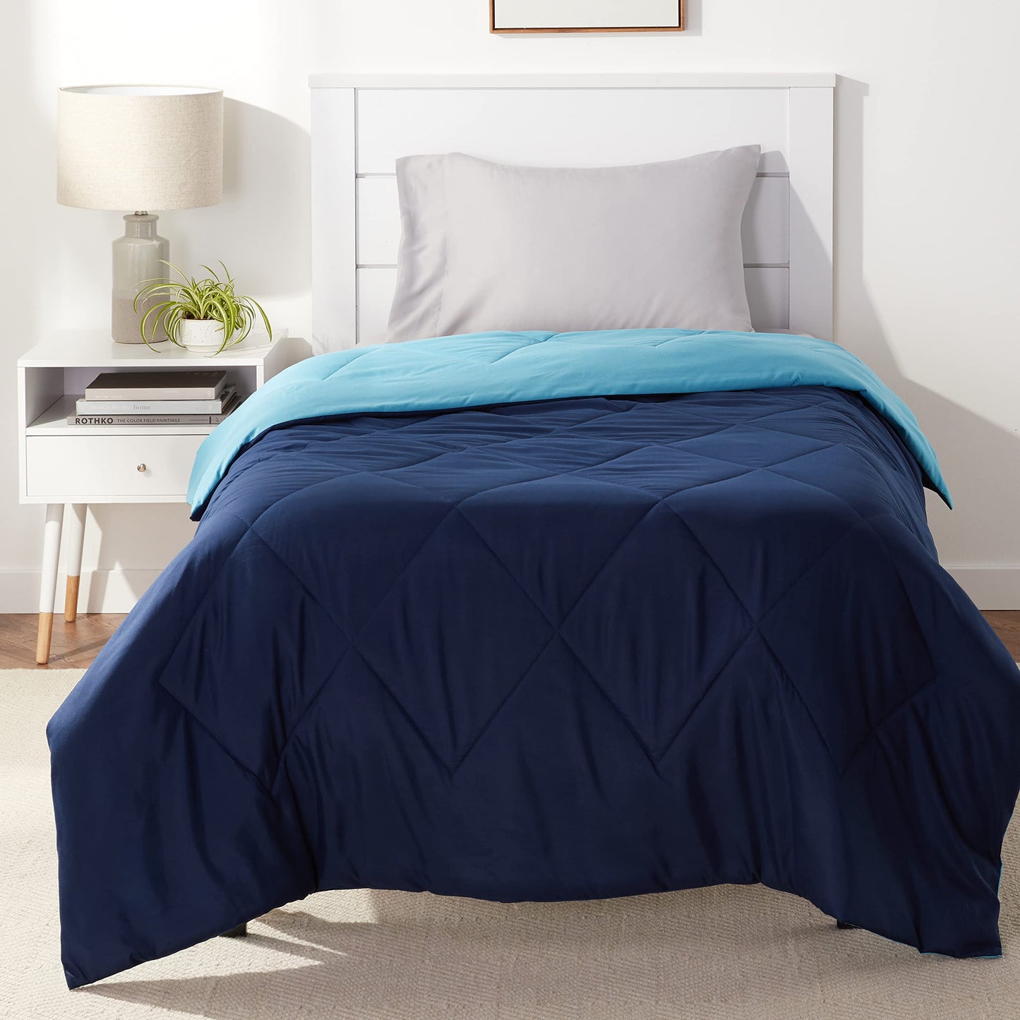 Amazon Basics Comforter Blanket, Reversible, Lightweight Microfiber, Machine Washable, All Season, Full/Queen, Black/Grey