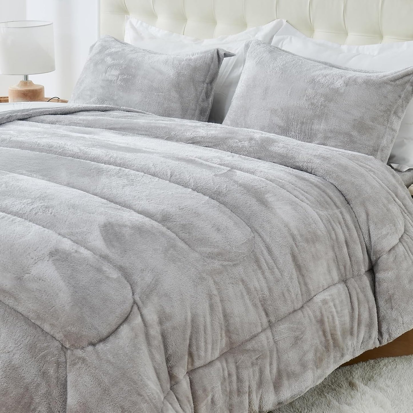 YIYEA Fluffy Queen Size Comforter Set, Luxury Faux Fur Comforter, Ultra Soft Plush Fuzzy Velvet Bedding Comforter Sets for Fall Winter, Cozy Warmth, No Shedding, 3PC, Queen, Light Grey BST326H