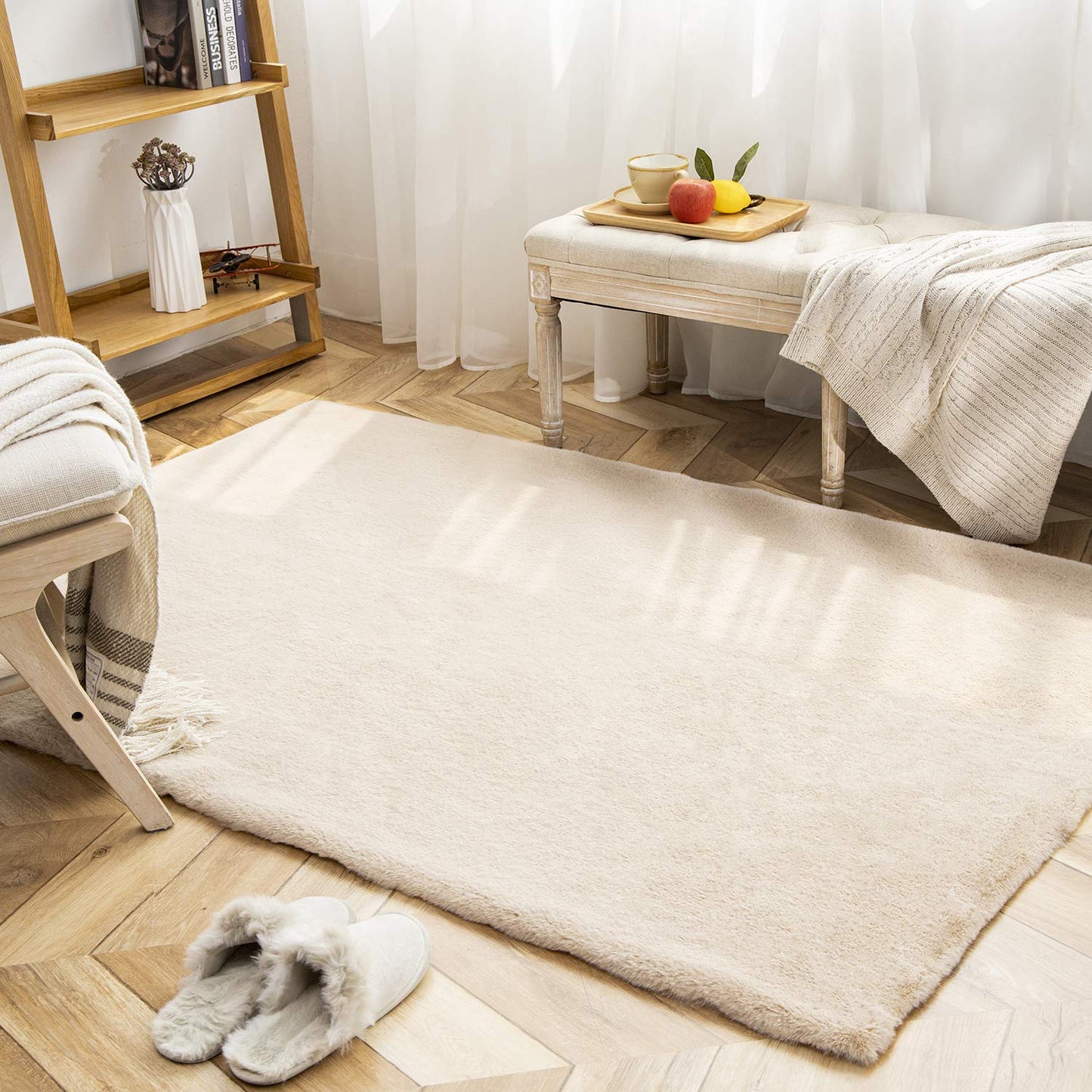 Ashler Faux Fur Rug, Ultra Soft Faux Rabbit Fur, Beige Area Rugs, 3 x 3 Feet Round, Machine Washable Nursery Decor Throw Rugs for Bedroom, Kids Room, Living Room BST326H