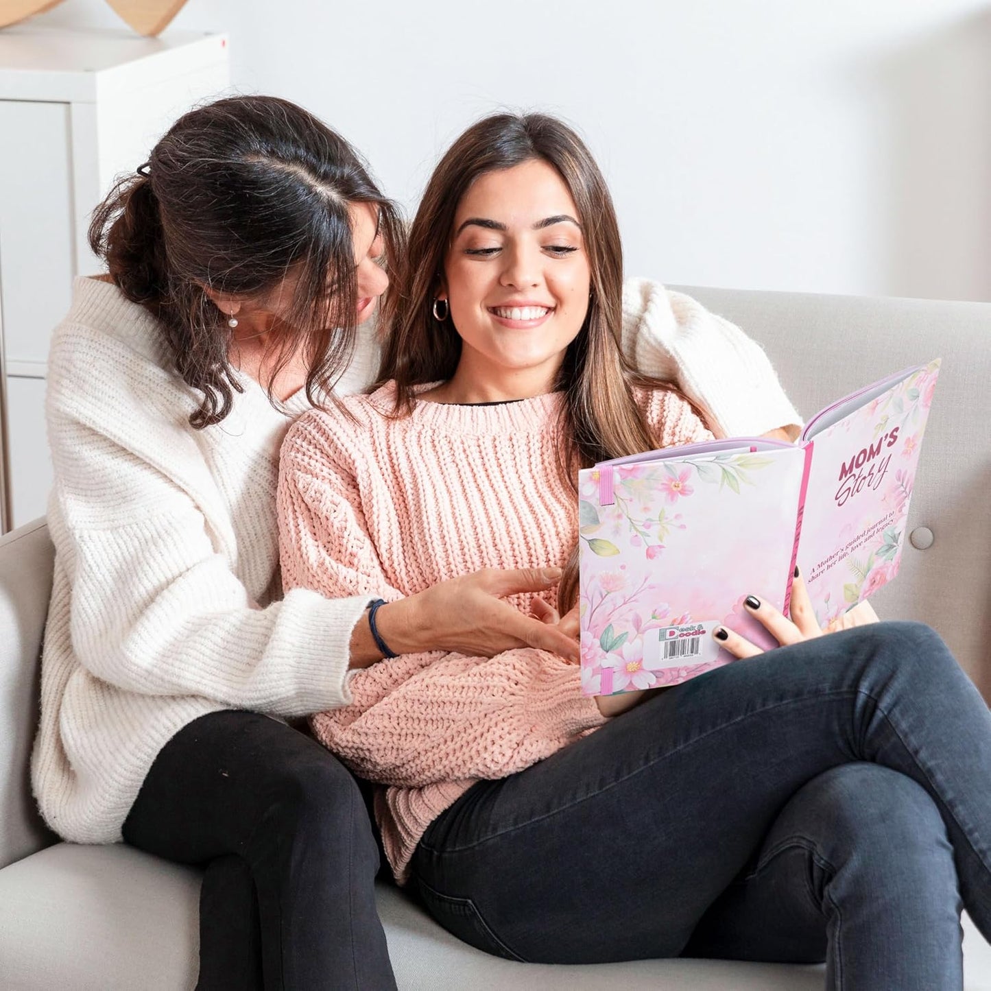 Mom, I Want To Hear Your Story Journal: Christmas Gifts For Moms Who Have Everything, Mom Book To Fill Out, Sentimental Birthday Gifts For Mother’s Day, Thanksgiving, From Son or Daughter WN420